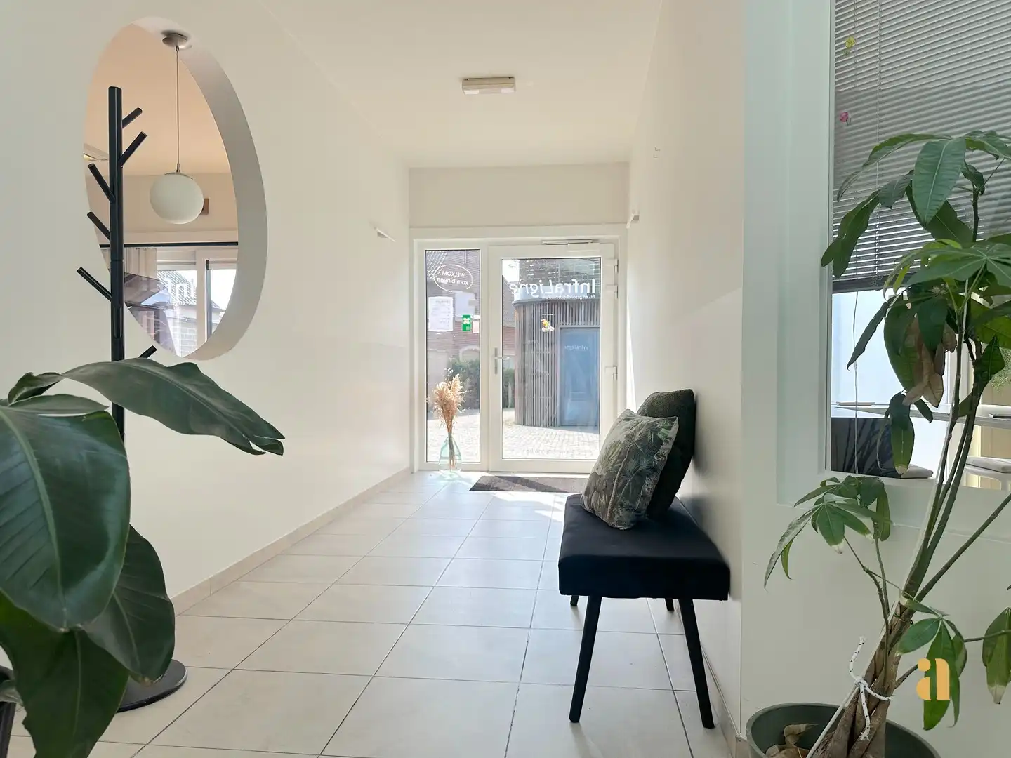 Commercieel sterk en modern handelspand met de nodige privacy foto 6