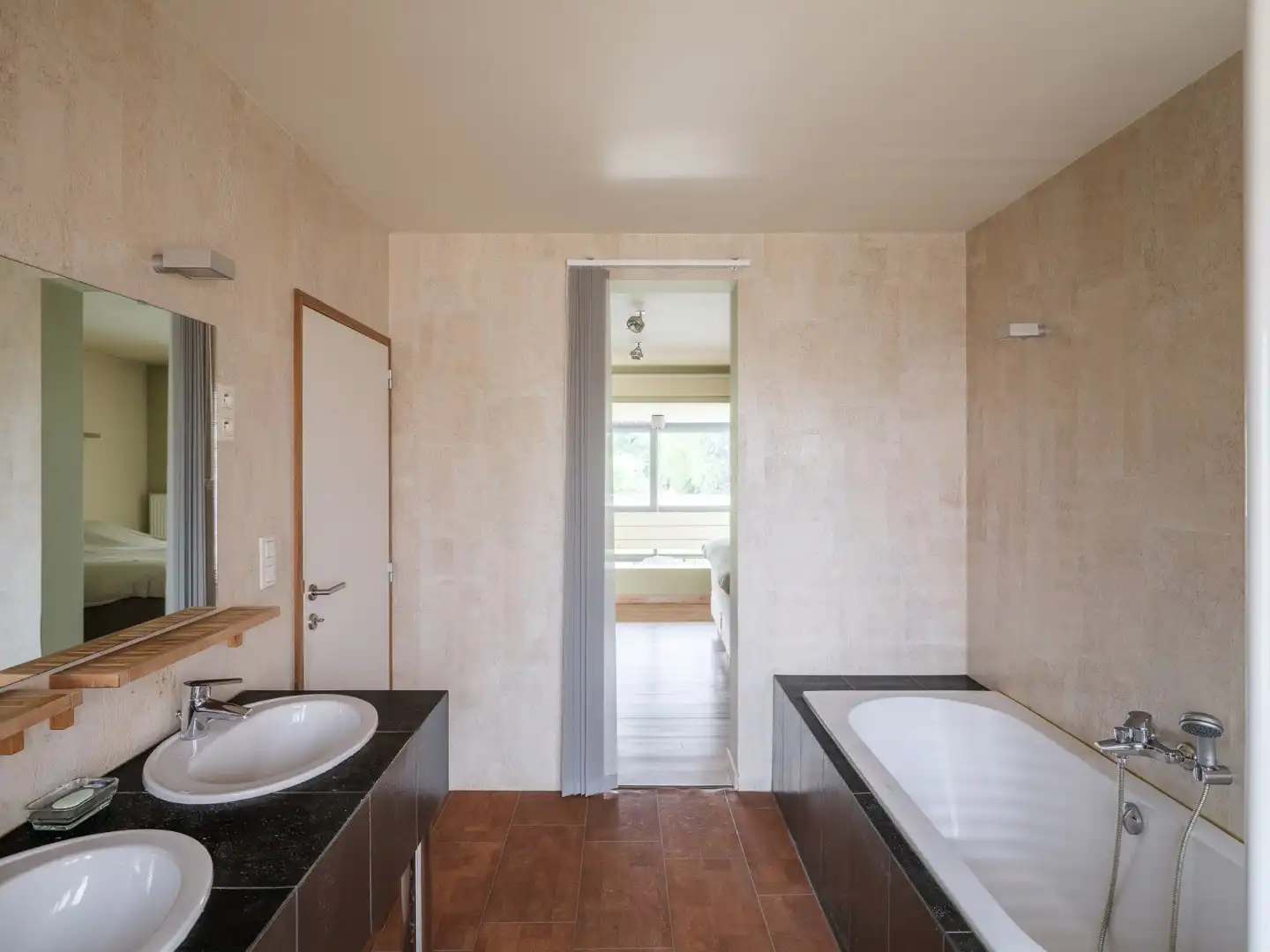 Instapklare woning met overvloedig licht en prachtige tuin foto 12