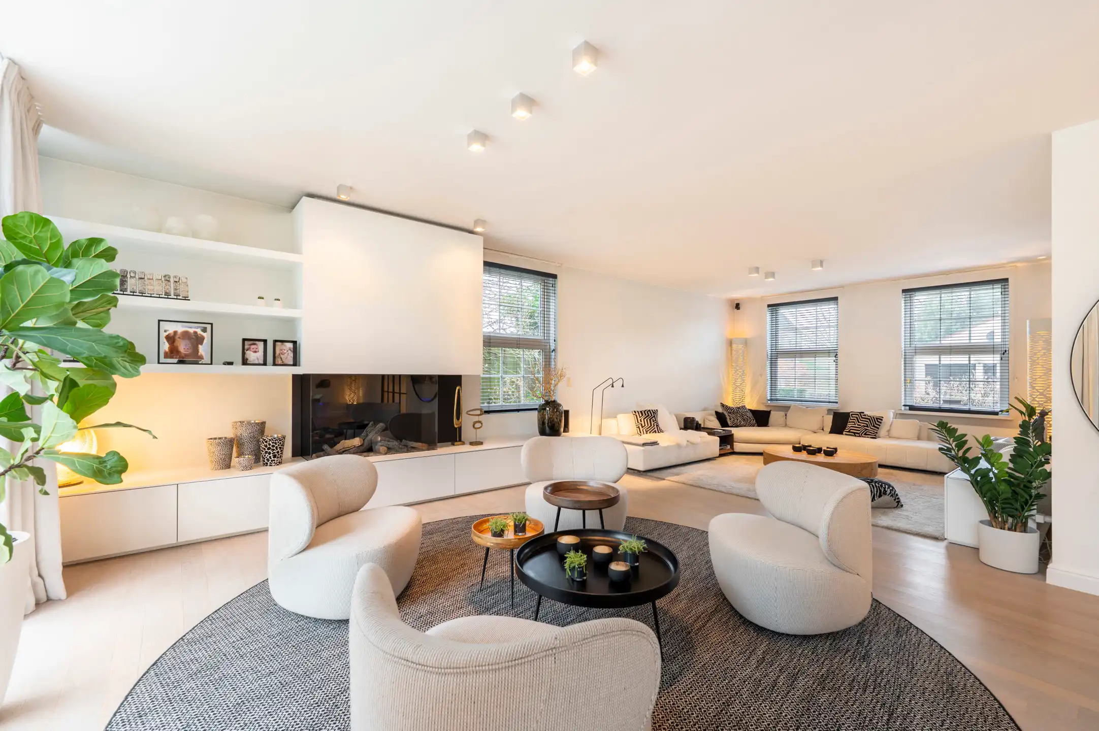 AARTSELAAR - Villa met zwembad en ruimte voor praktijk foto {{pictureIndex}}