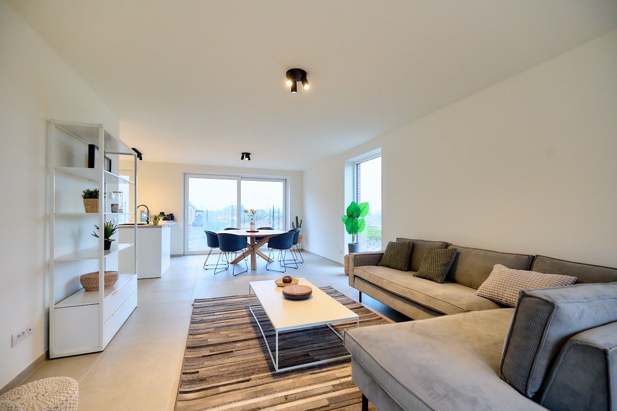 Landelijke halfopen woningen nabij het centrum van Rumbeke foto 2