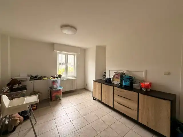 Ruime halfopen gezinswoning met 3 slaapkamers en inpandige garage.  foto 7