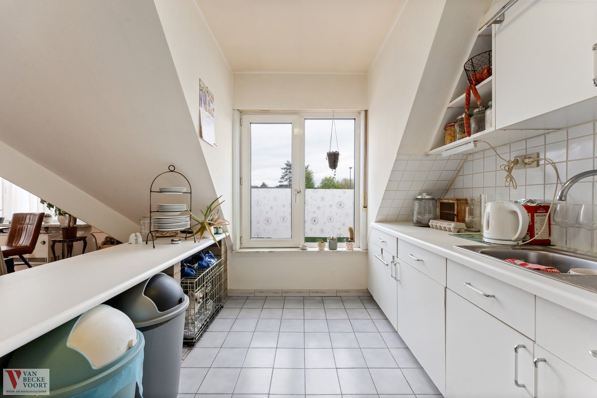 Halfopen woning opgedeeld in 2 units foto 17