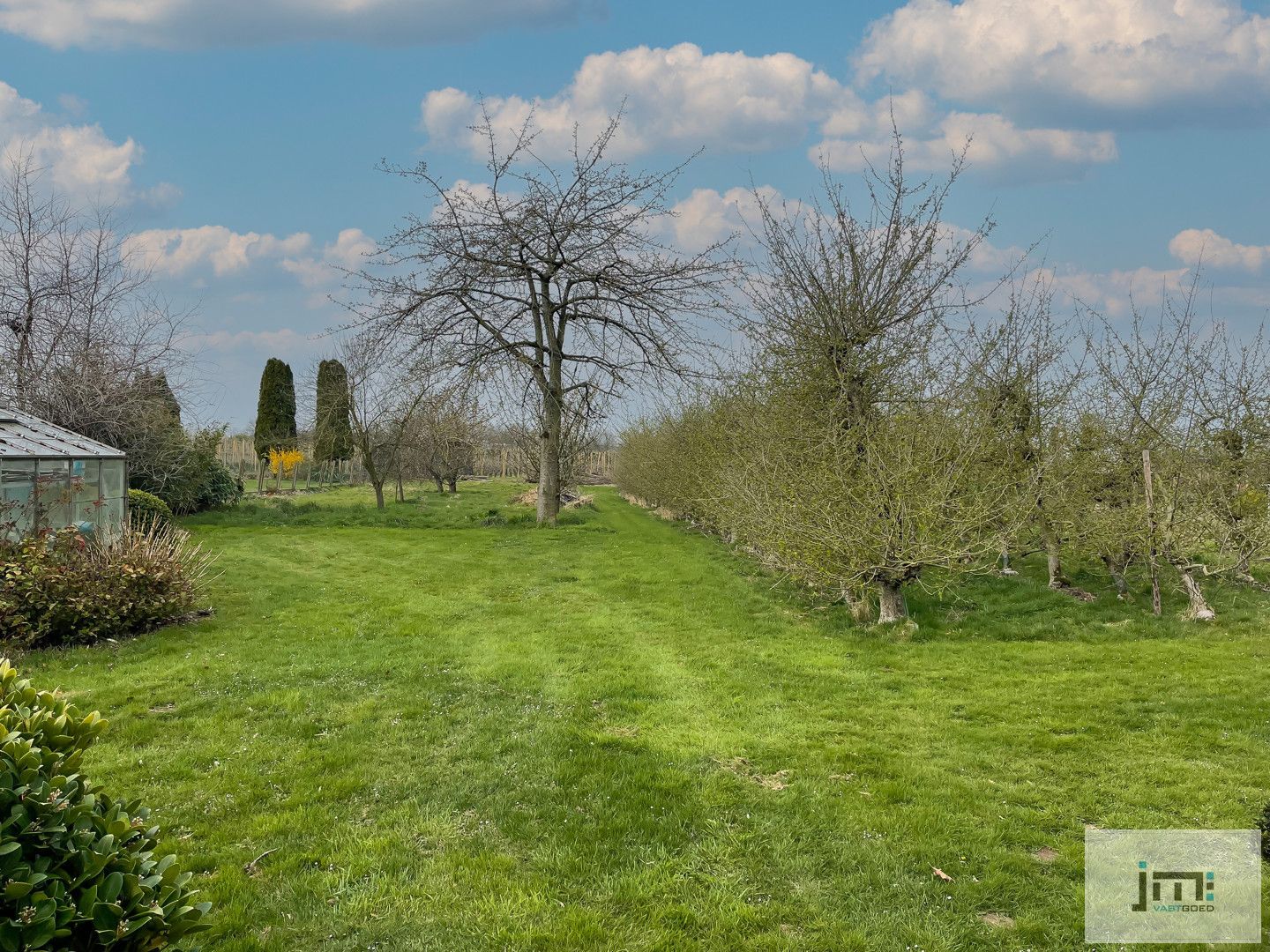 Mooi gerenoveerde woning op ruim perceel foto 18
