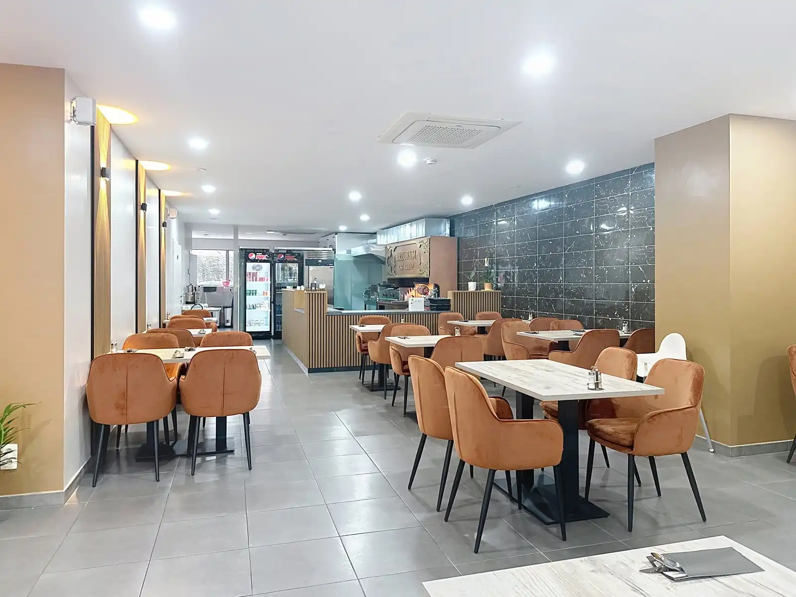 Commercieel pand in winkelcentrum Aartselaar foto 5