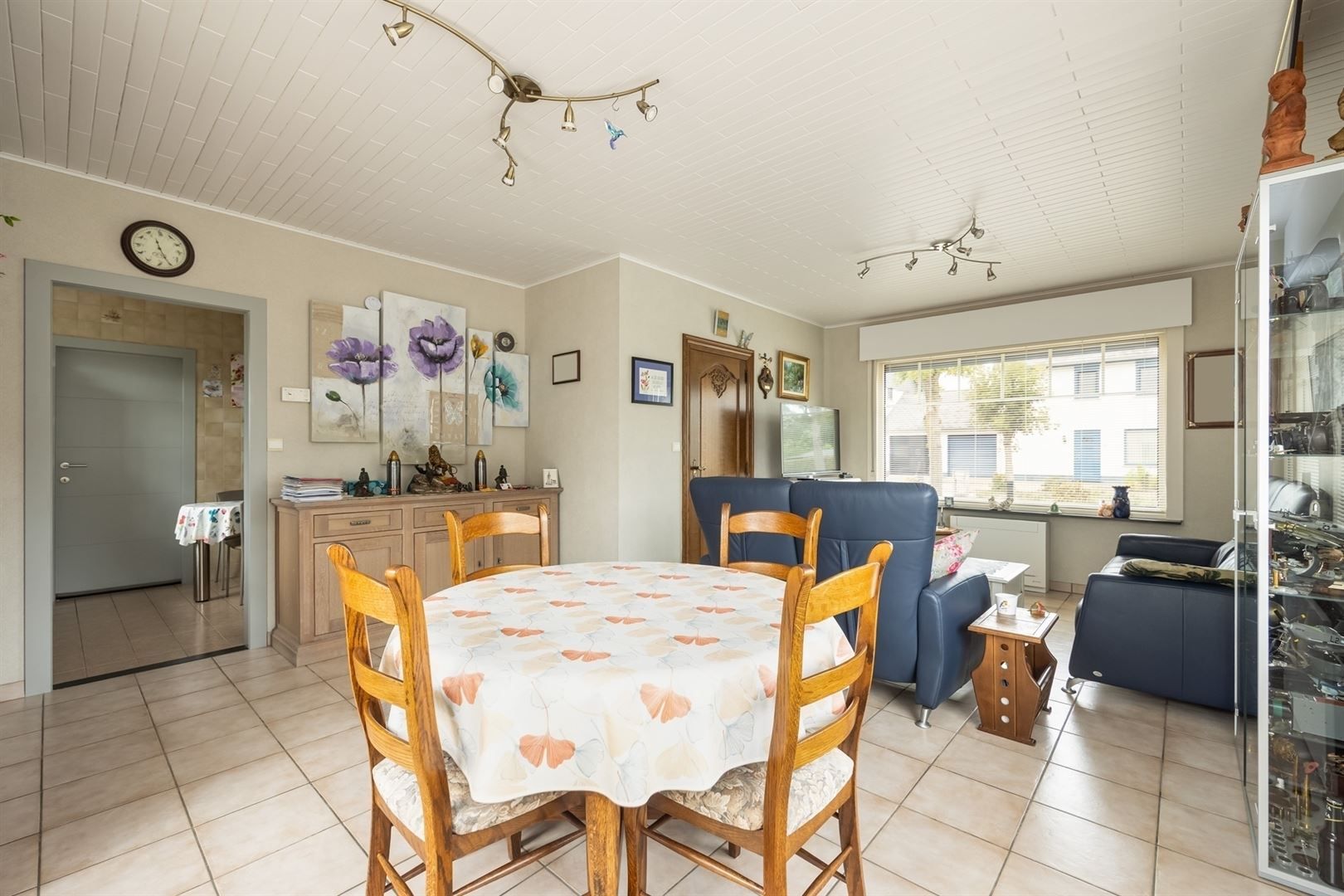 Woning met 3 slaapkamers in een rustige straat foto 2