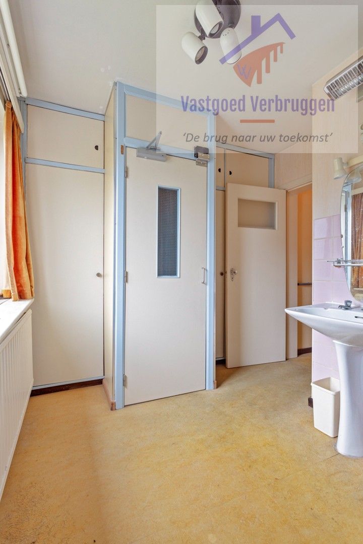 Prijs verlaagd ! Op  te knappen ruime bel-étage woning met tuin, lift en 4 slaapkamers in centrum Aalst foto 18