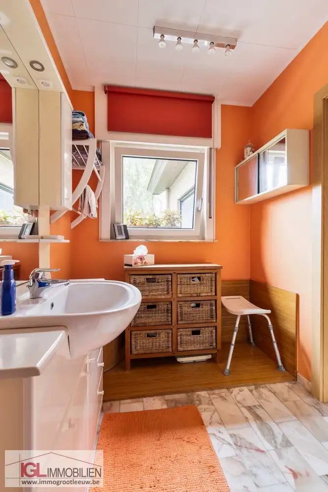 --- VERKOOP OP LIJFRENTE --- Charmante en perfect onderhouden bungalow met prachtige tuin foto 11