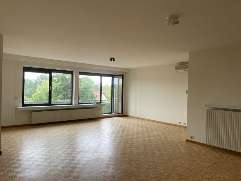 Zeer ruim appartement in centrum van Brasschaat foto 2
