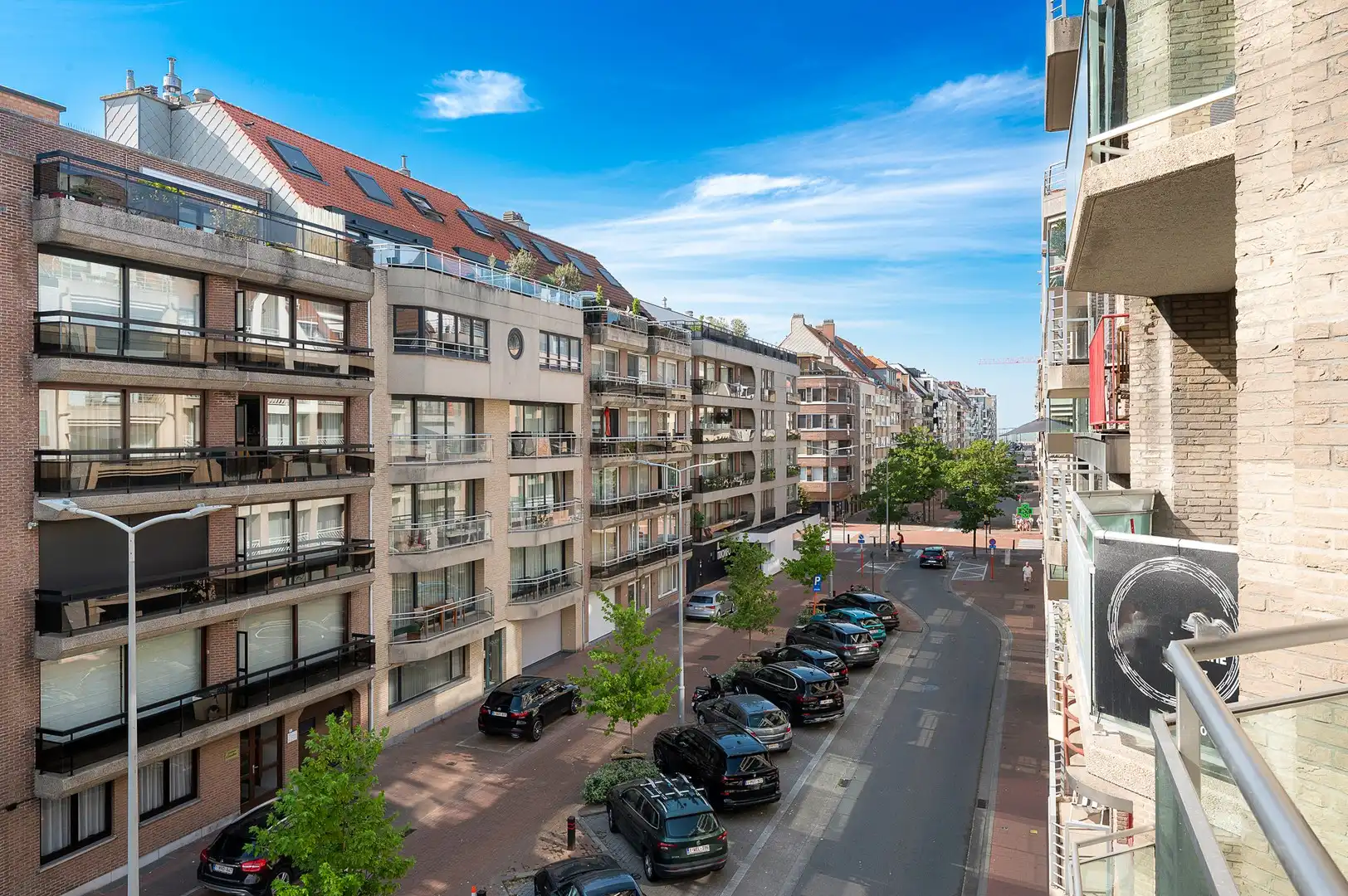Ruim 2-slaapkamerappartement met twee terrassen nabij de zee. foto 2
