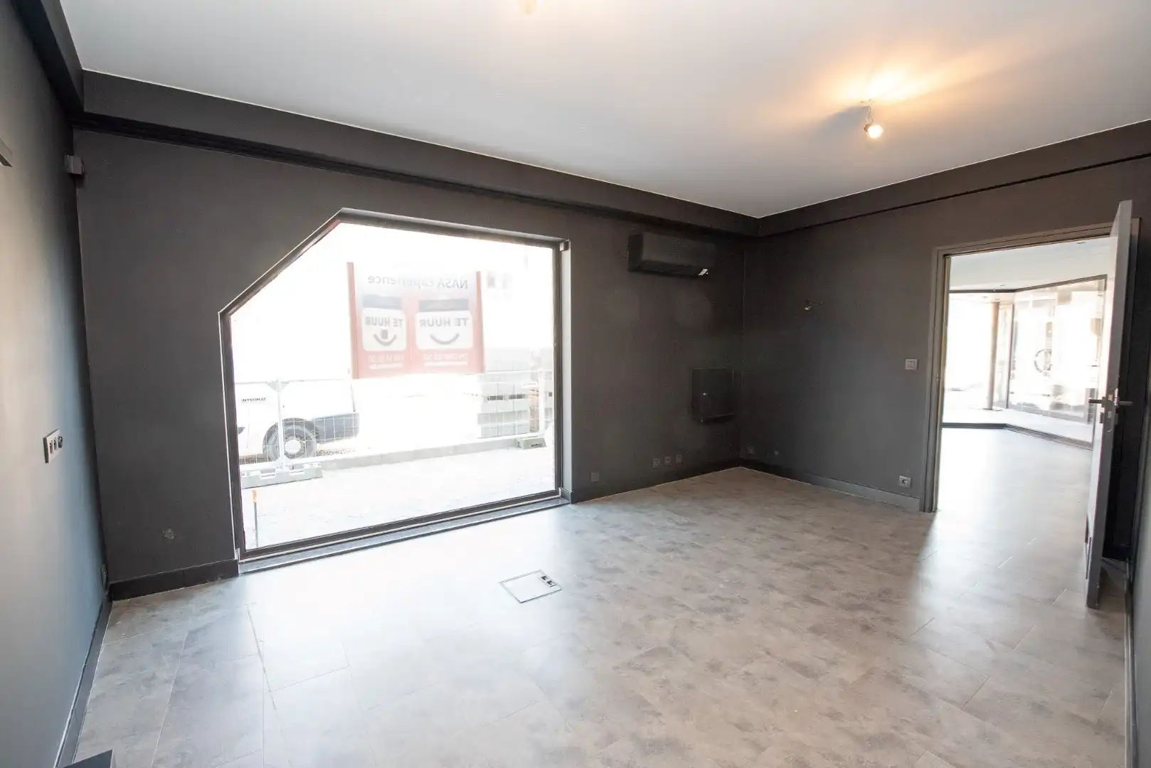 Ruime winkelruimte te huur in het centrum van Nazareth, ideaal voor diverse doeleinden! foto 8