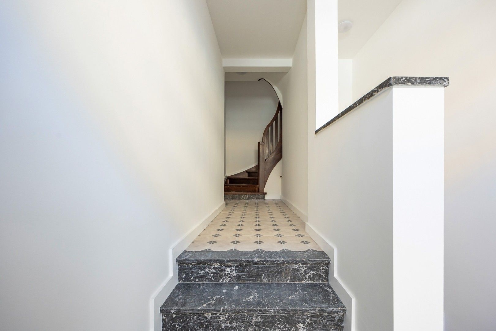 GERENOVEERDE OPBRENGSTEIGENDOM foto 3