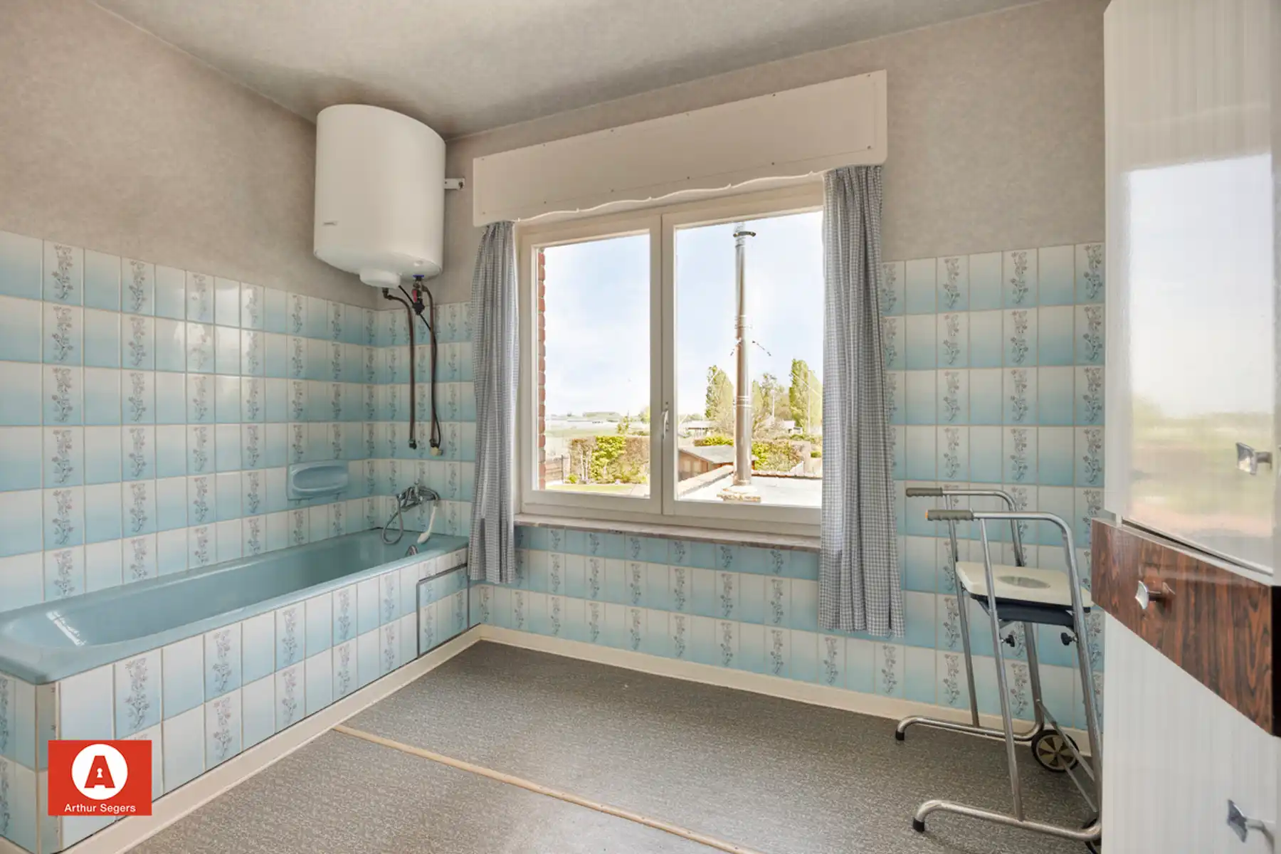 Solide te renoveren burgerwoning mét doorgang in Opstal foto 17