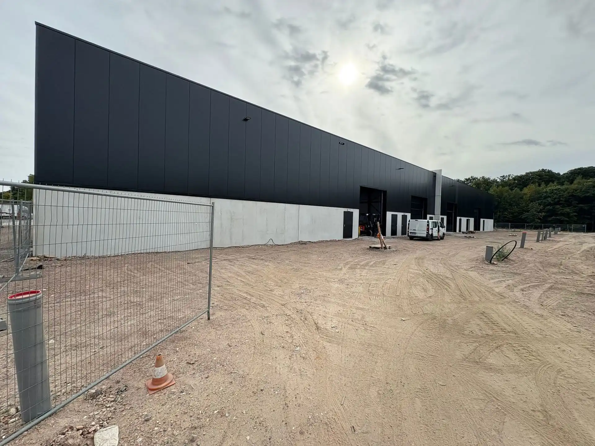 Nieuwbouw KMO-unit 280m² te huur Buggenhout foto 9