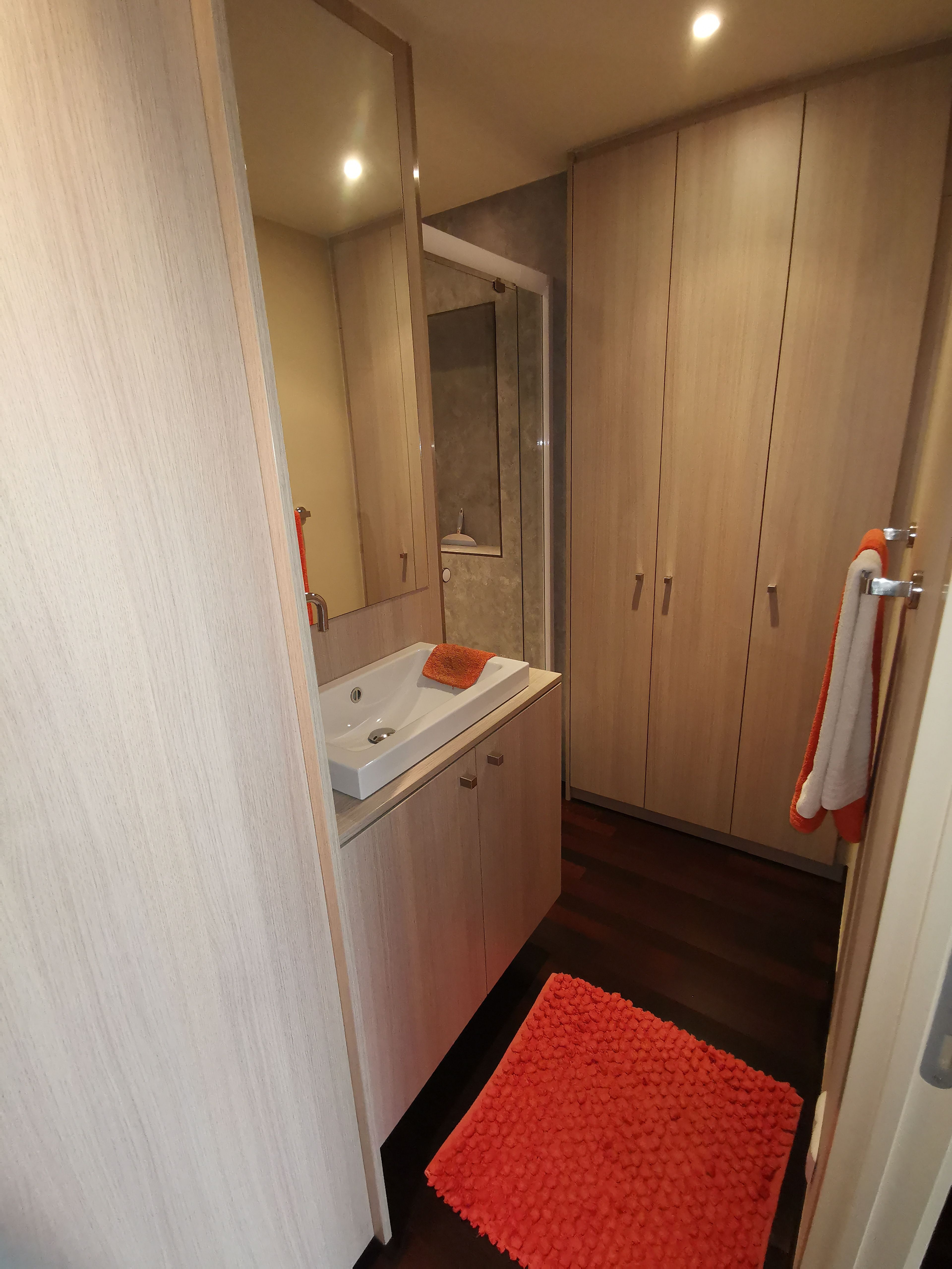 Volledig vernieuwd, luxueus afgewerkt app. met 1 slaapkamer aan de zonnekant met terras foto 13