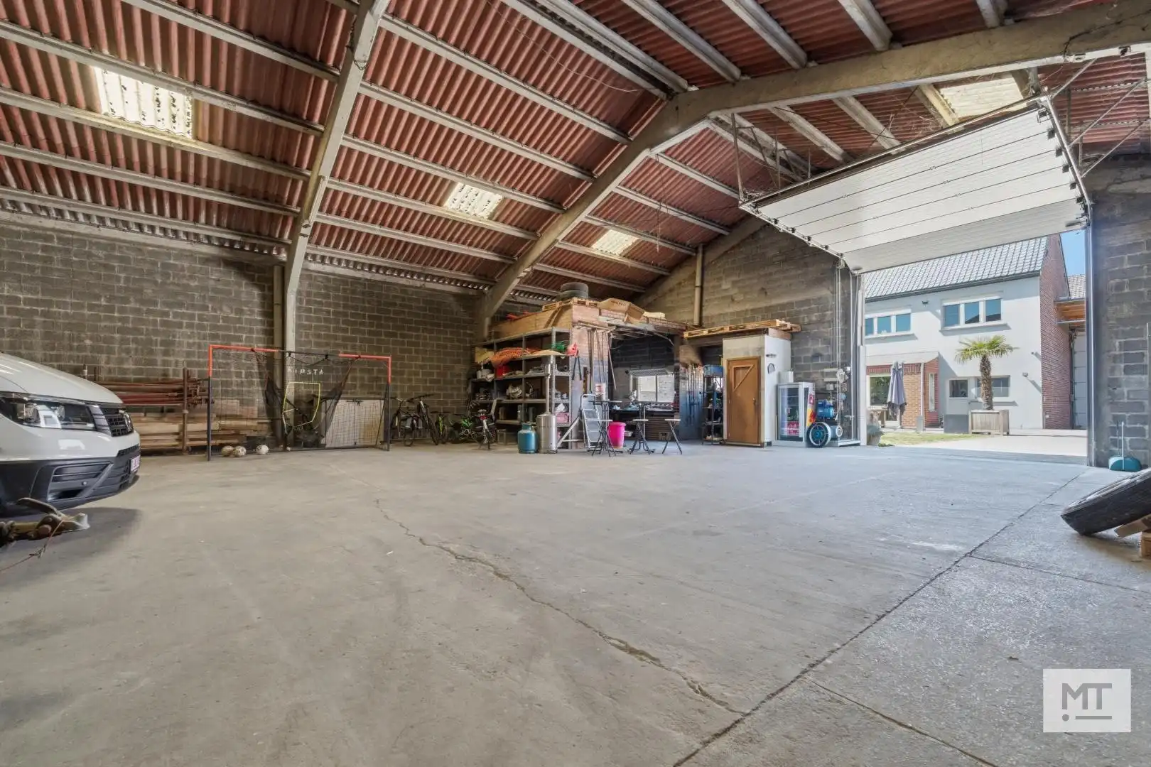 Ruime, instapklare woning met loods in het centrum van Wervik foto 5