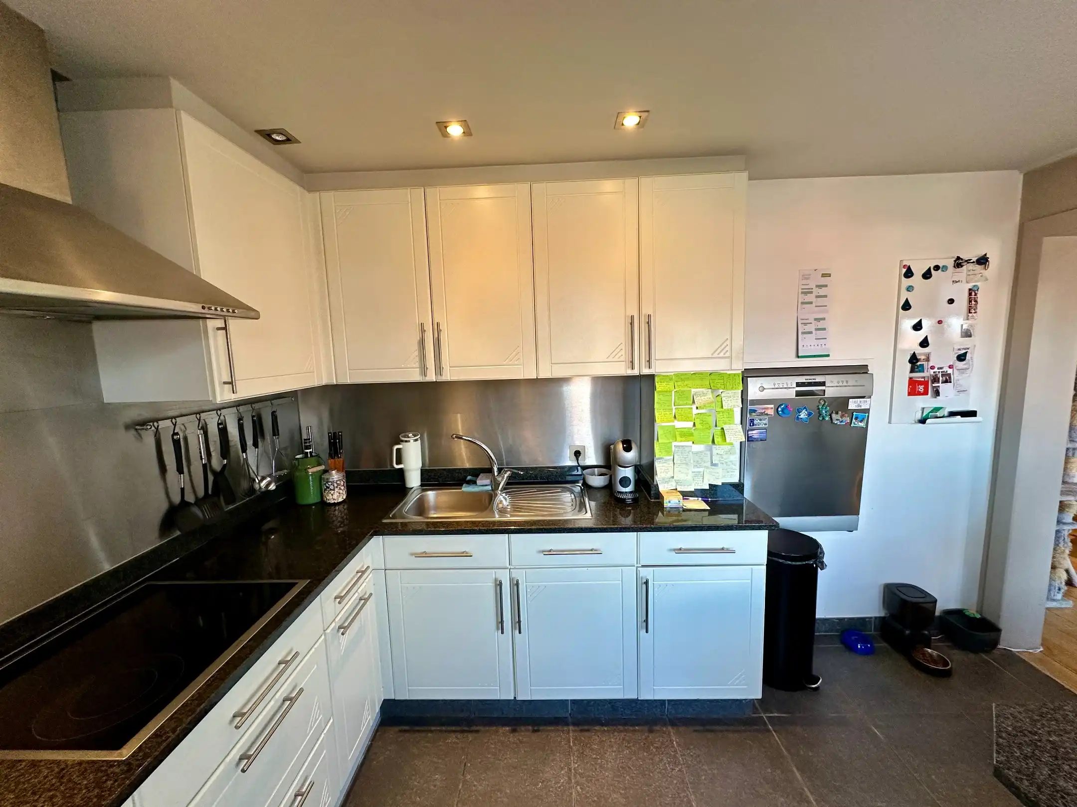 Tweeslaapkamerappartement nabij Genk centrum met groot terras en garagebox foto 11