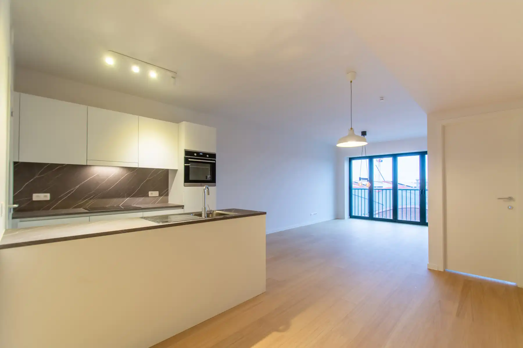 Lichtrijk nieuwbouwappartement met 2 slaapkamers en terras foto 3