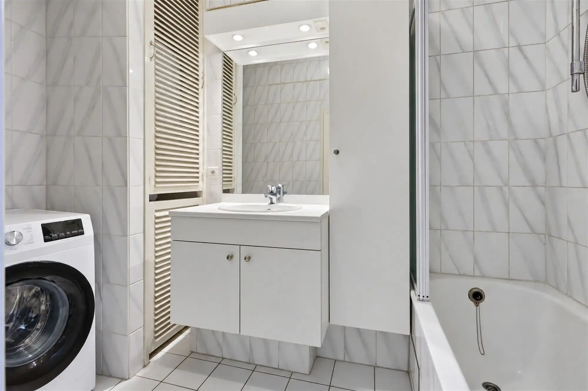Instapklaar 2 slk appartement met garagebox te Lint foto 9
