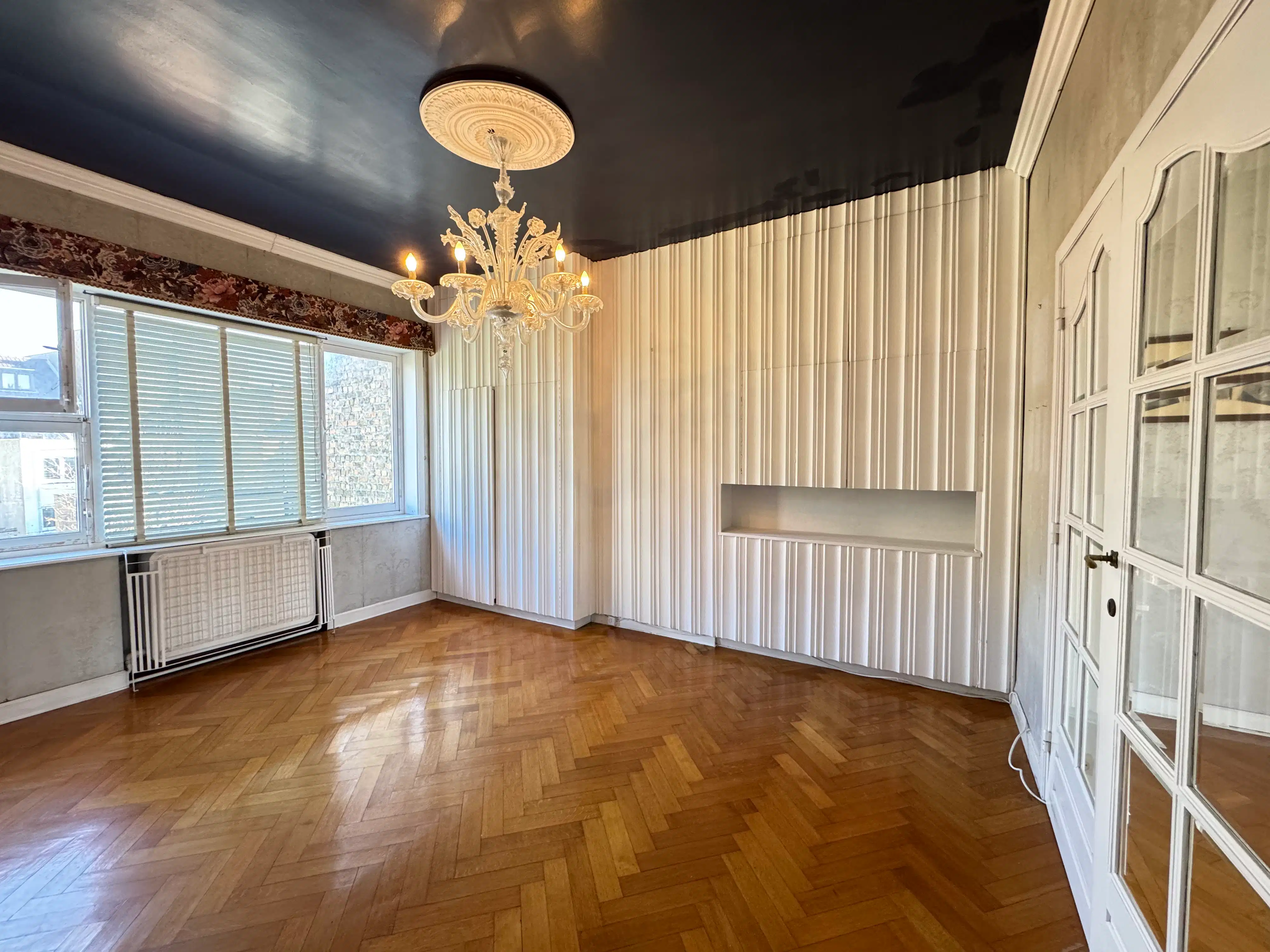 Unieke renovatiekans op topligging in Mariakerke foto 4