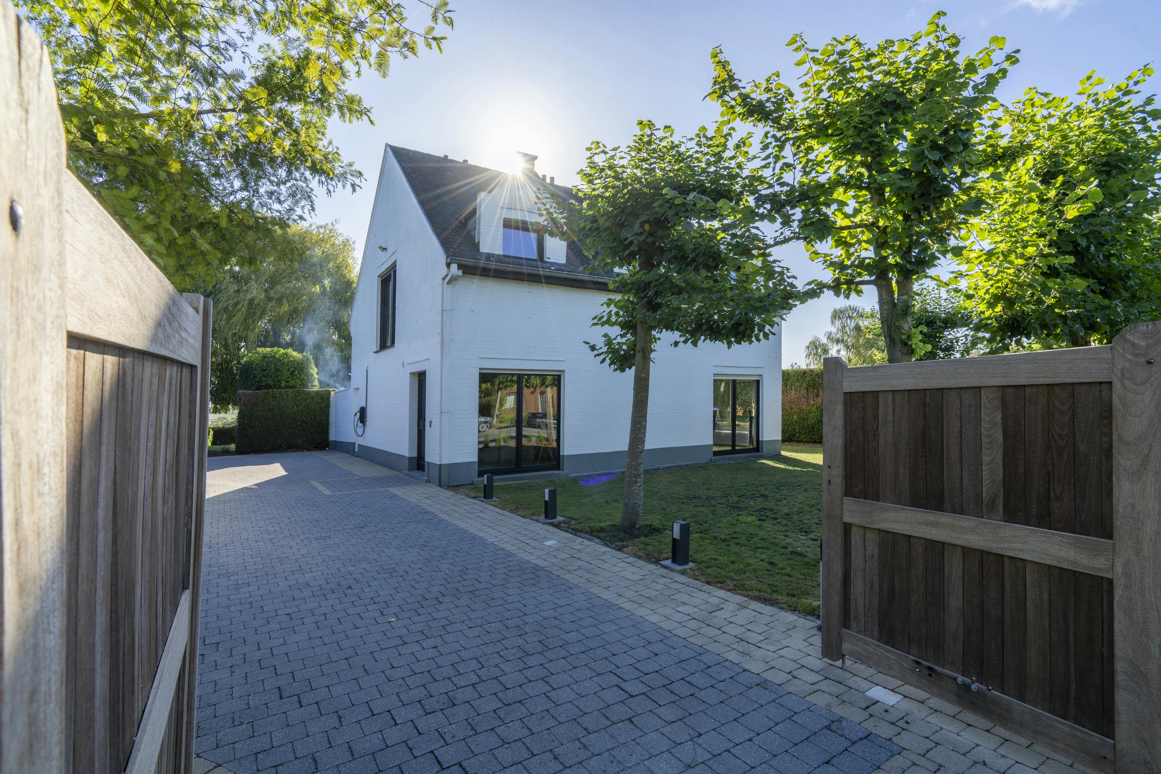 Instapklare villa (1236 m²) met unieke zichten te Bellegem  foto 2