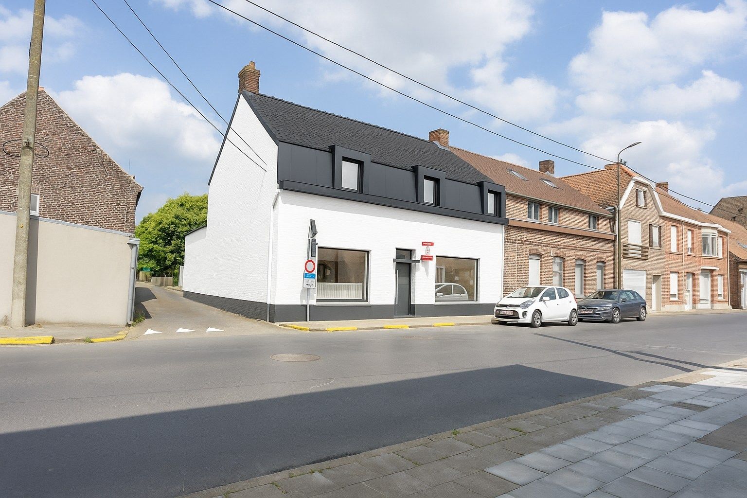 TE RENOVEREN WONING MET UITWEG EN GARAGE foto 2