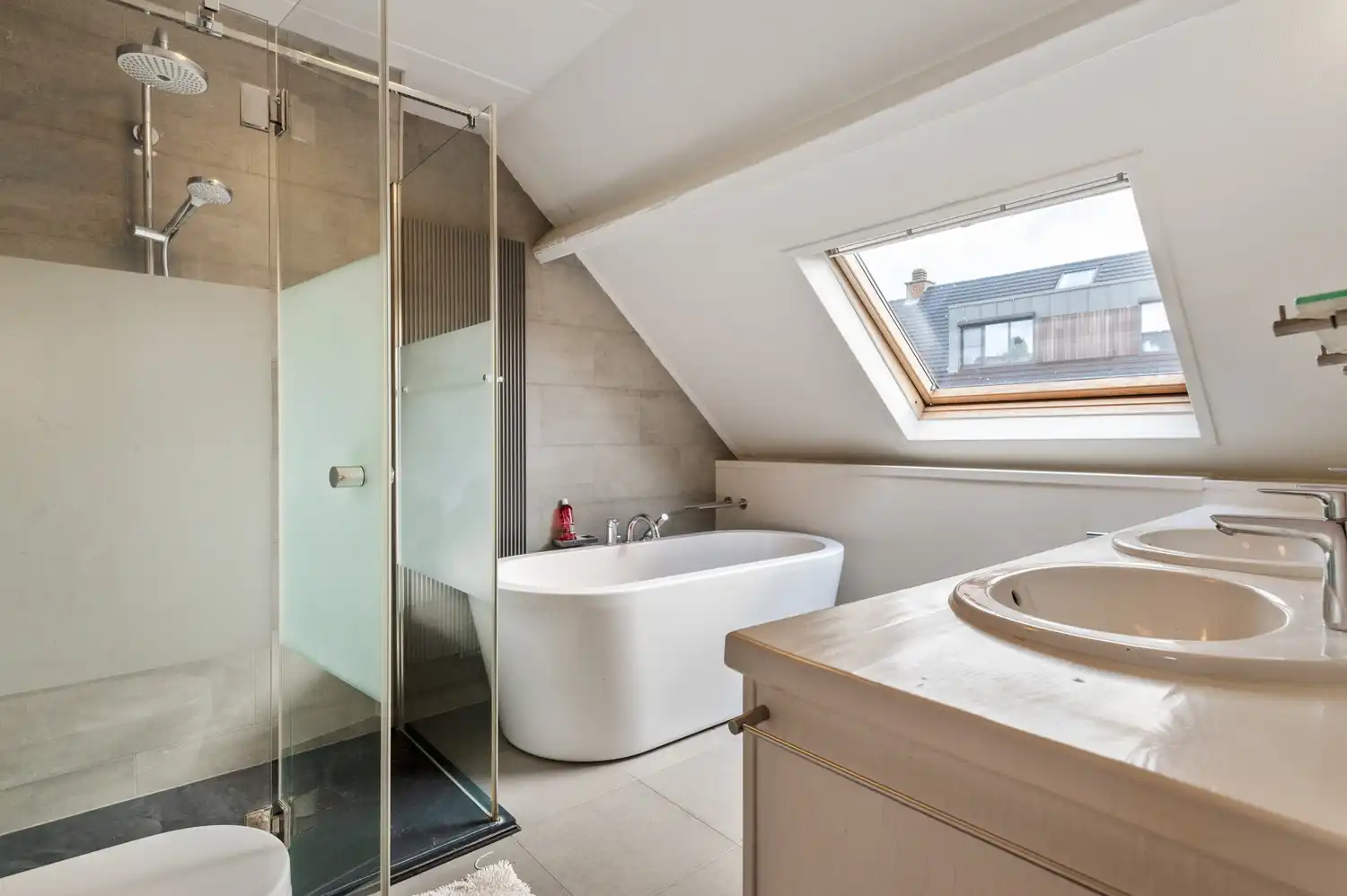Super gezellige woning met prachtige ruime tuin en 3 slaapkamers te Hoevenen! foto 20