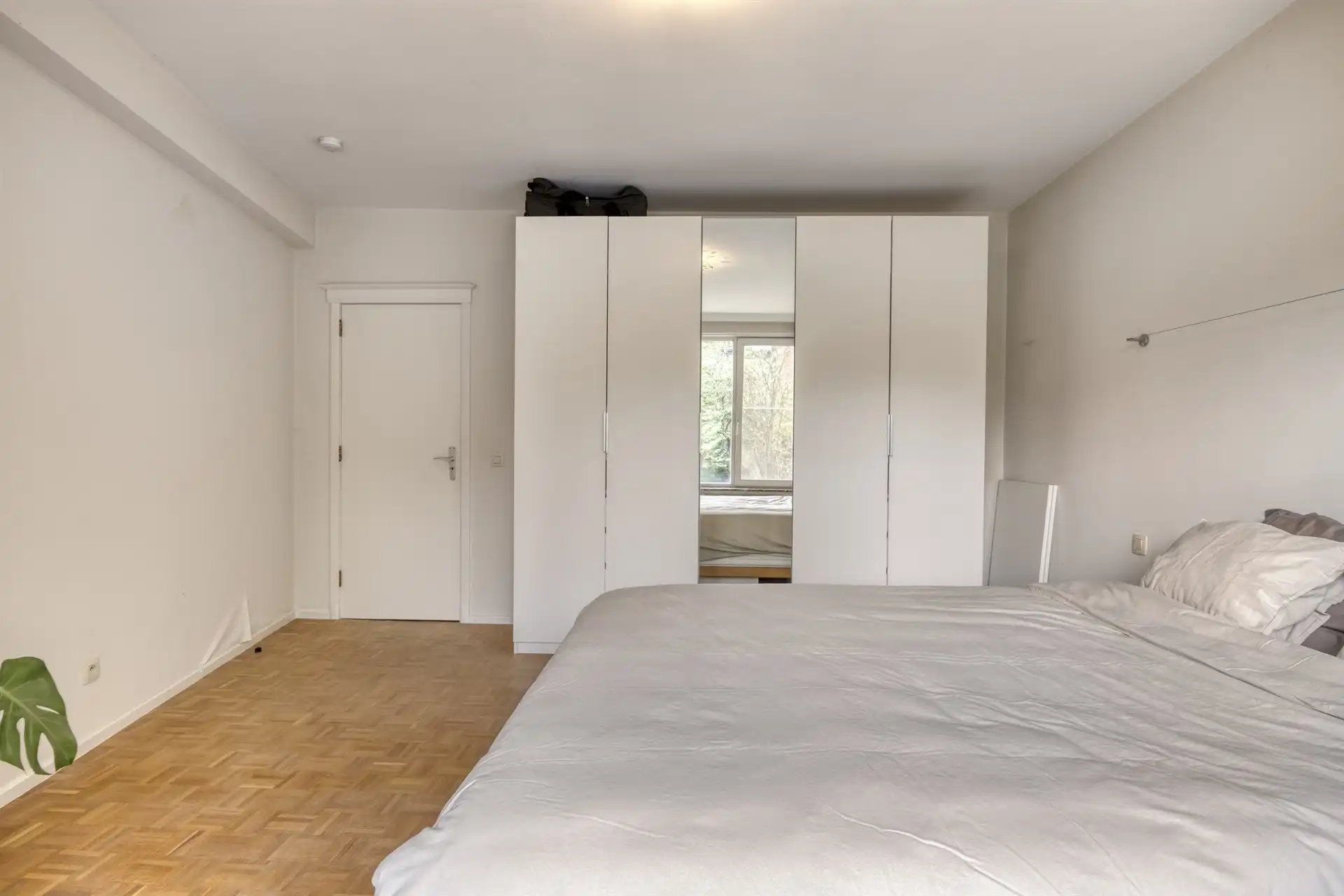 Appartement te koop met 2 slpkmrs en terras in Berchem!  foto 10