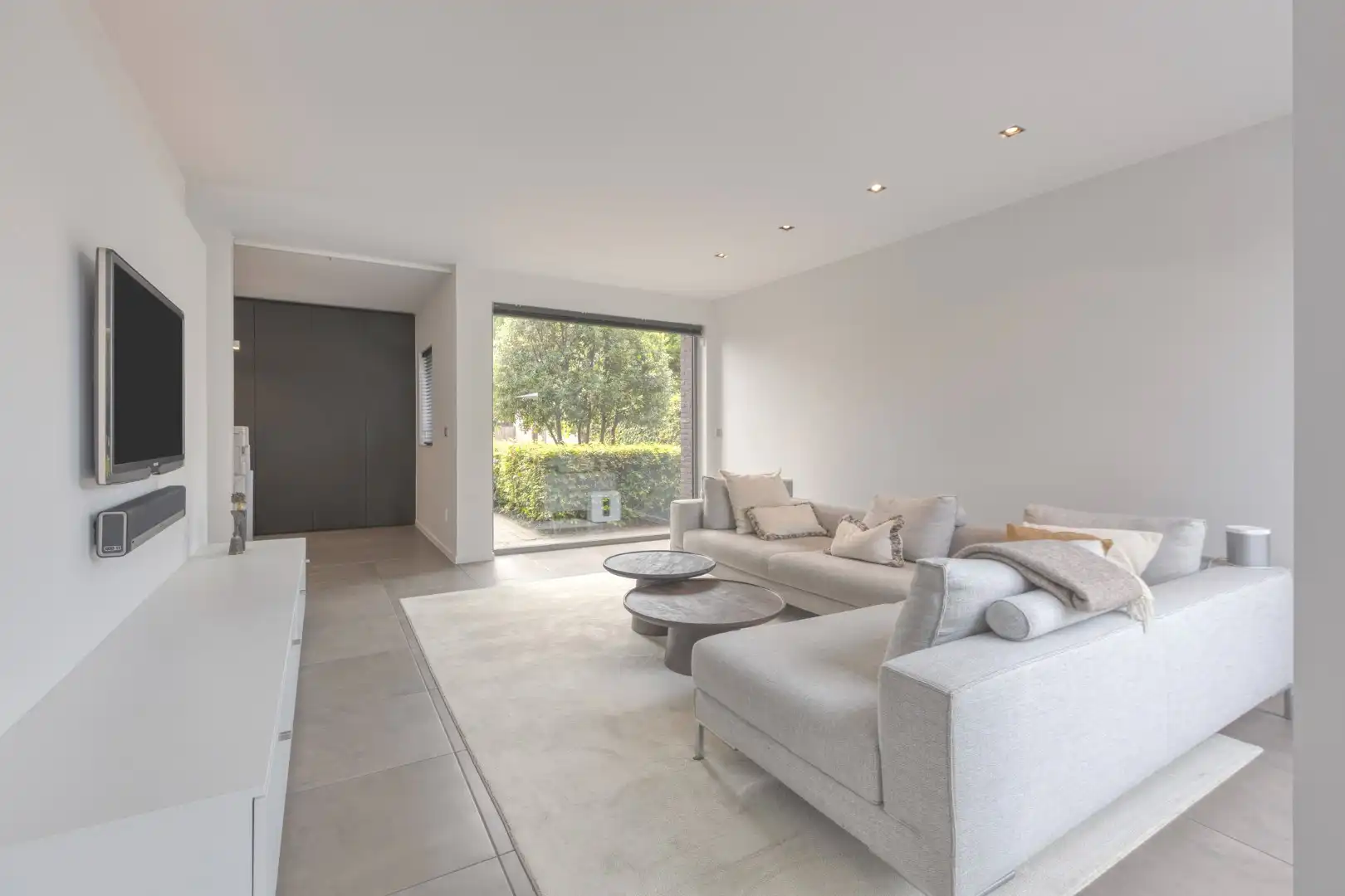 Moderne, instapklare gezinswoning met 3 slpks in een doodlopende straat te Mol-Donk !  foto 2