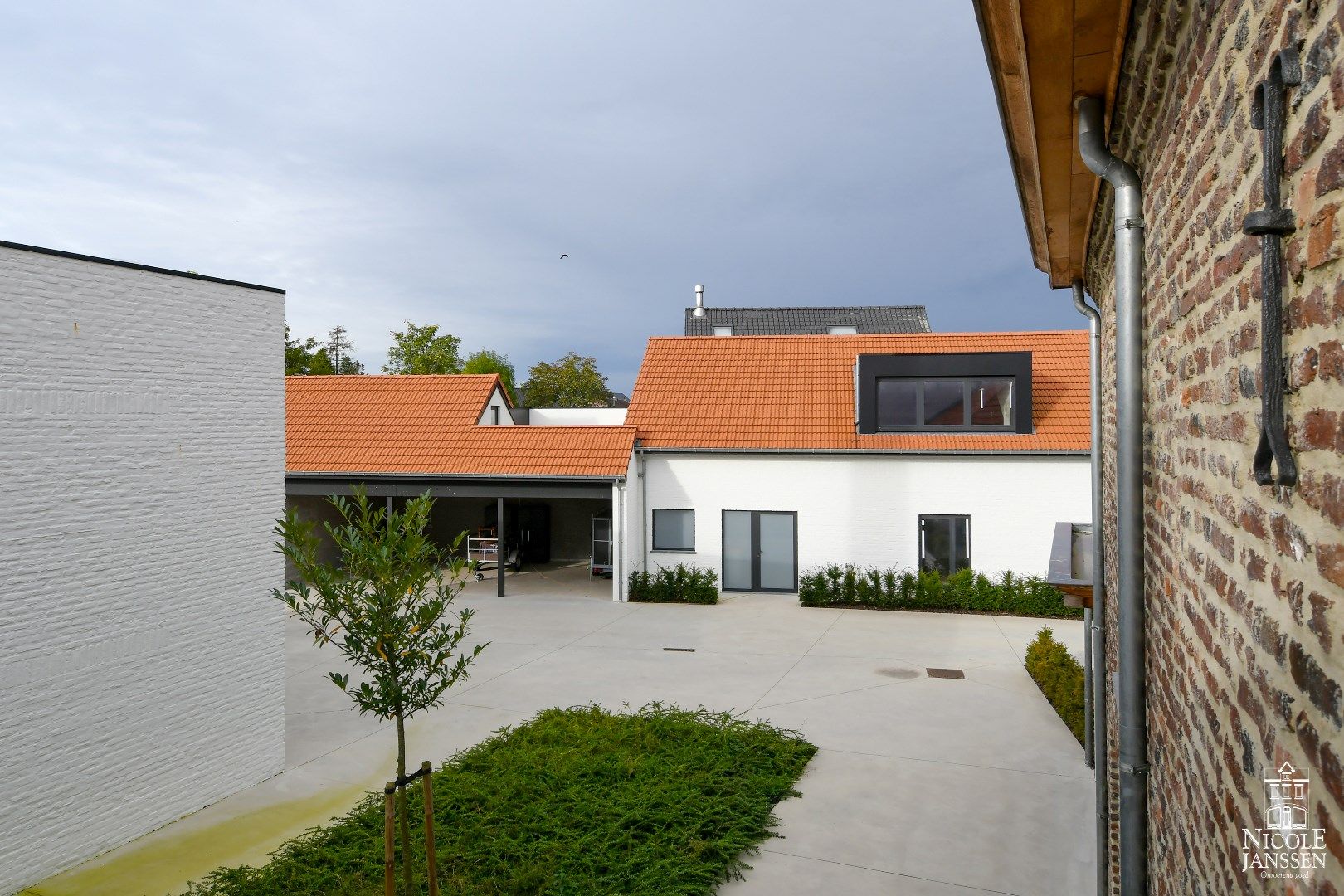 Schitterende instapklare loft met carport en private berging foto 19