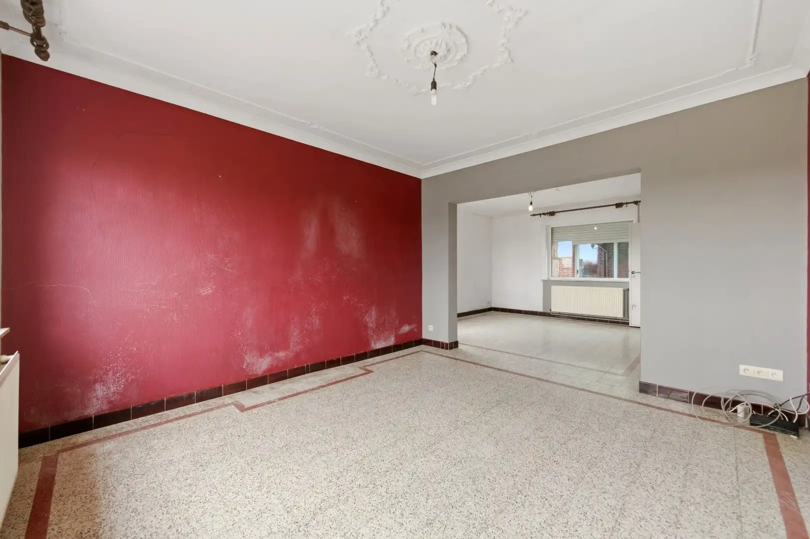 Op te frissen open bebouwing met veel ruimte en potentieel foto 7