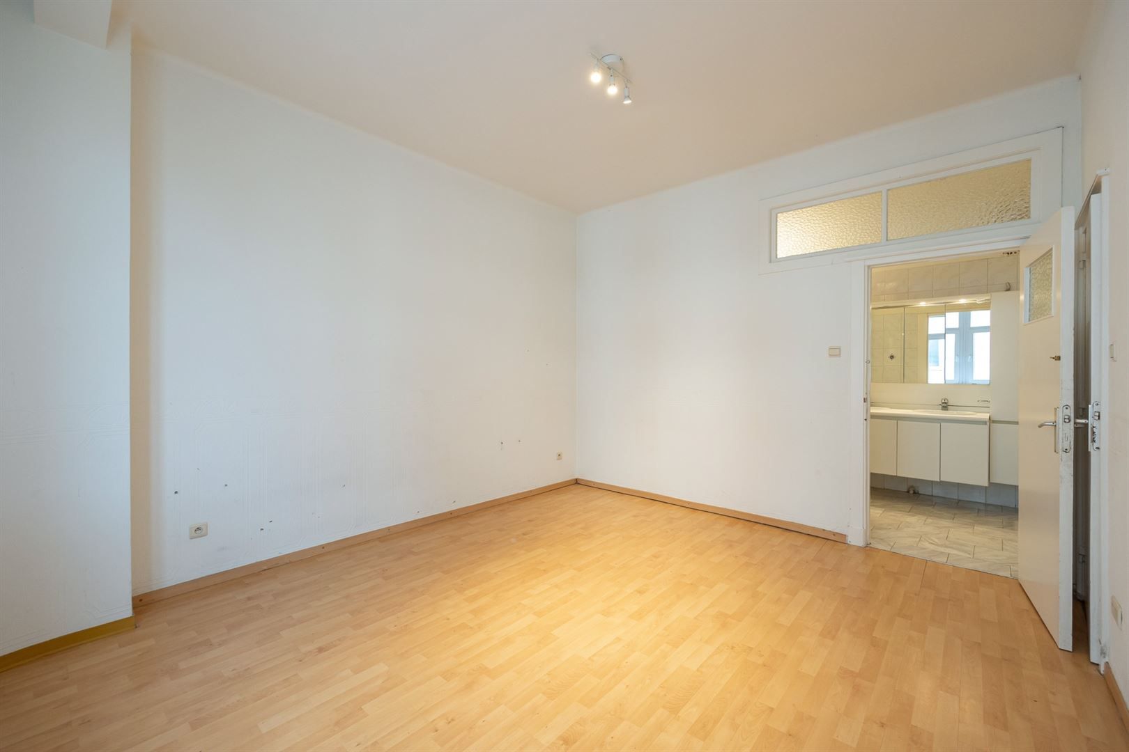 Op te frissen appartement in befaamde Meirbuilding foto 18