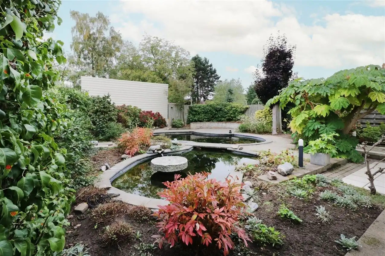 label c, nabij station, garage voor vijf wagens foto 11