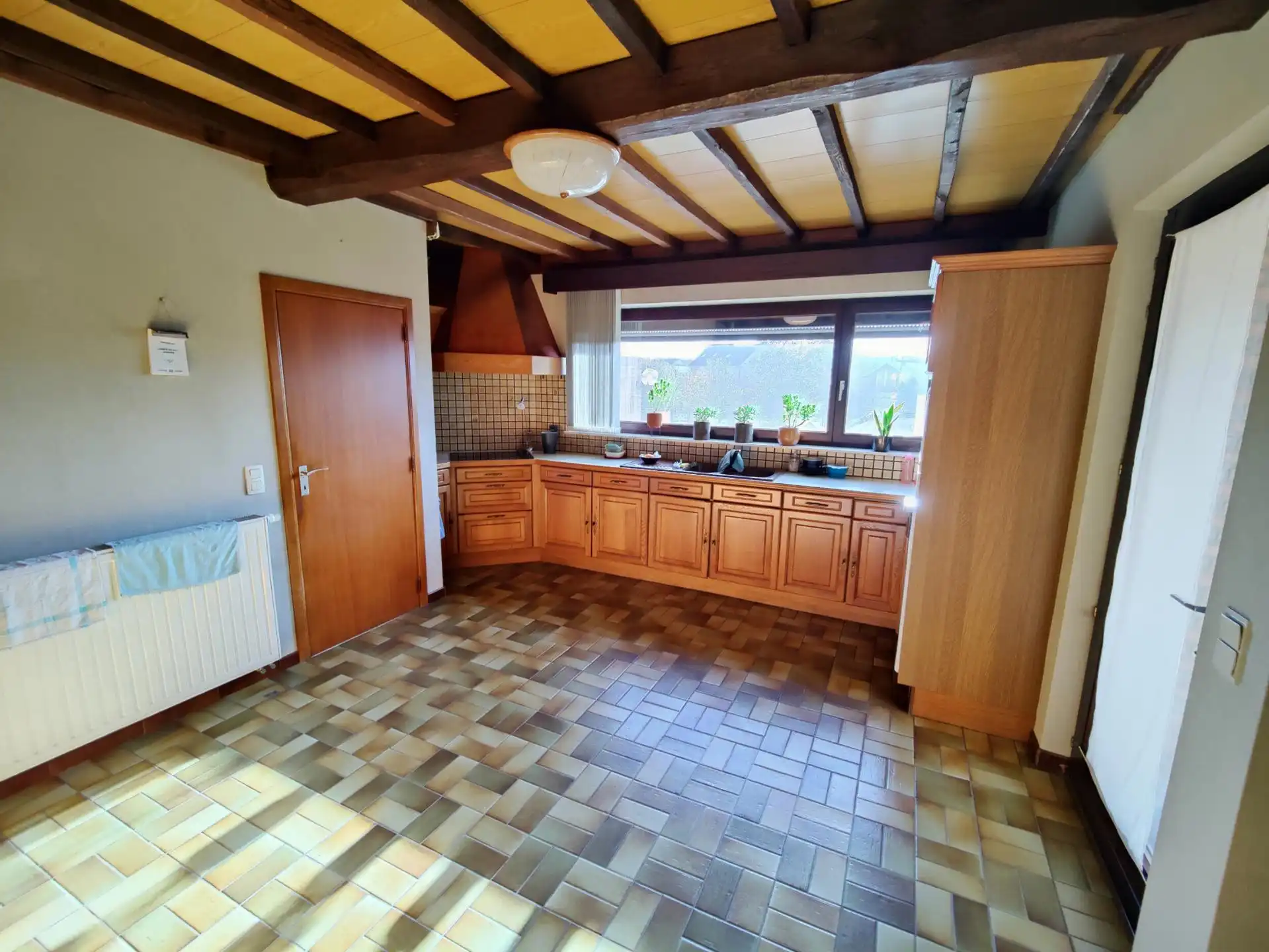 Ruim, gelijkvloers appartement met 2 slaapkamers & terras foto 4