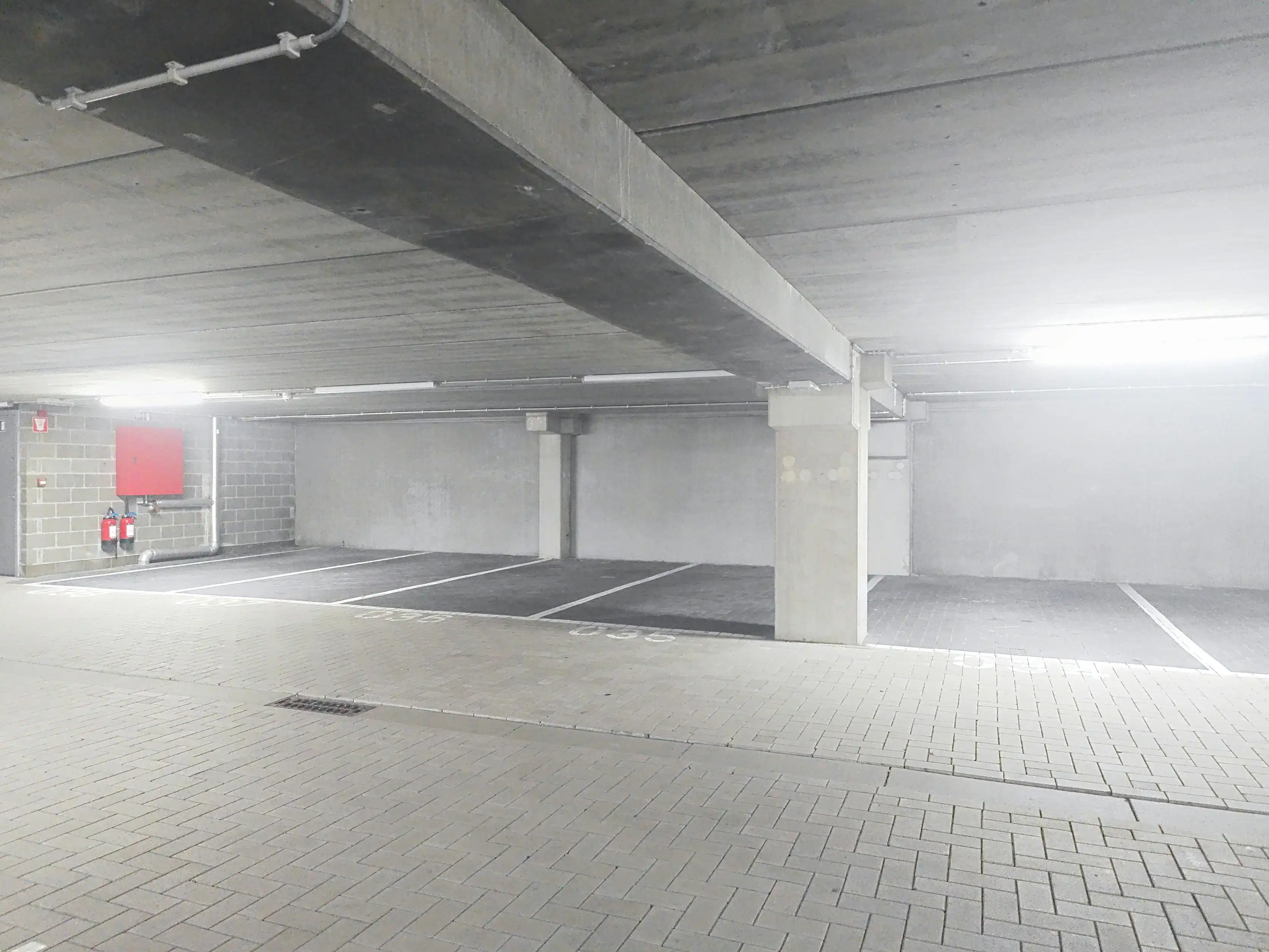 3 autostaanplaatsen te koop nabij station van Blankenberge foto 3