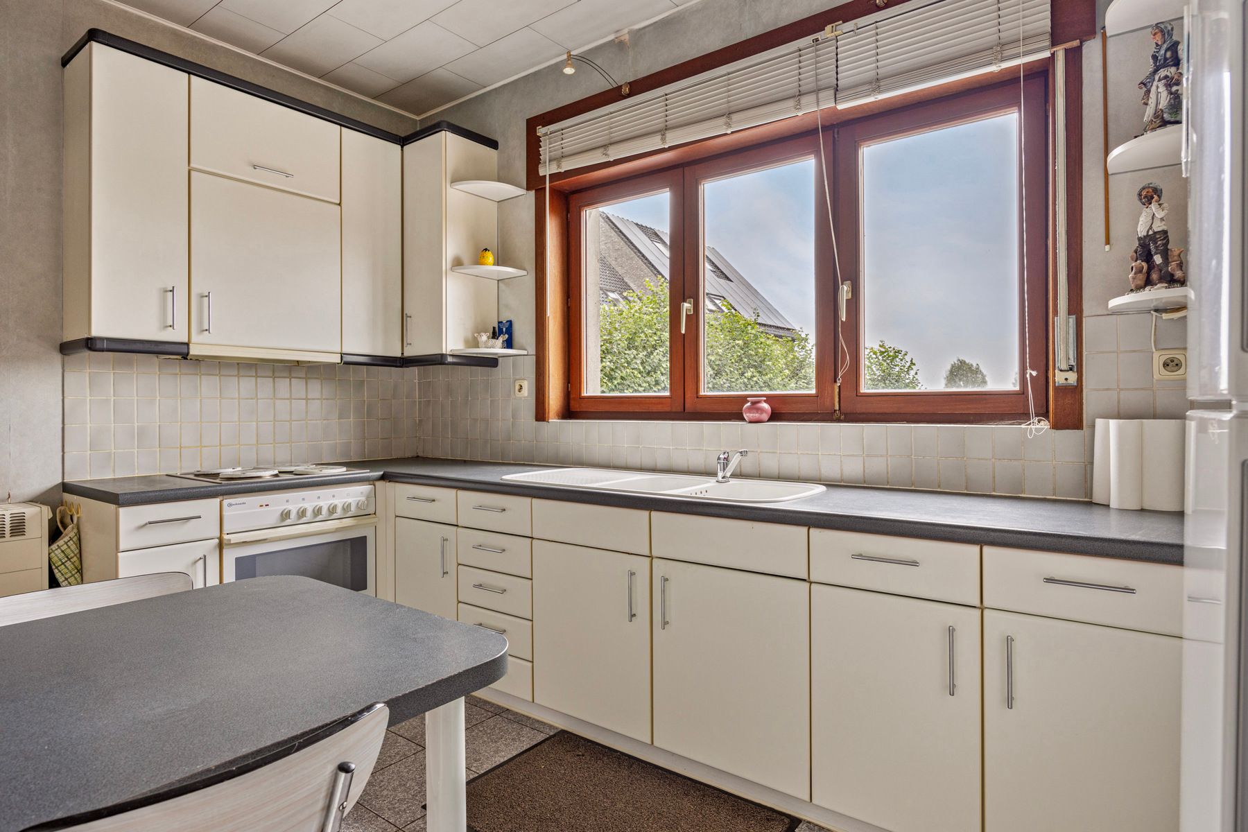 Solide 3-gevelwoning met prachtige tuin foto 10