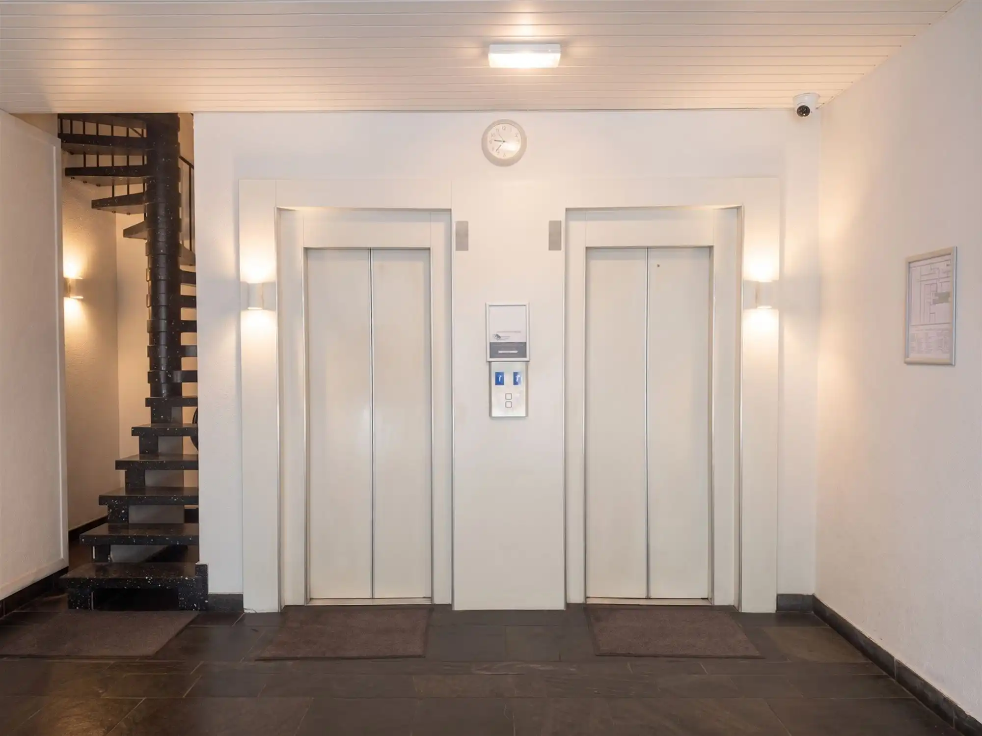 Op te frissen lichtrijke studio op toplocatie foto 12
