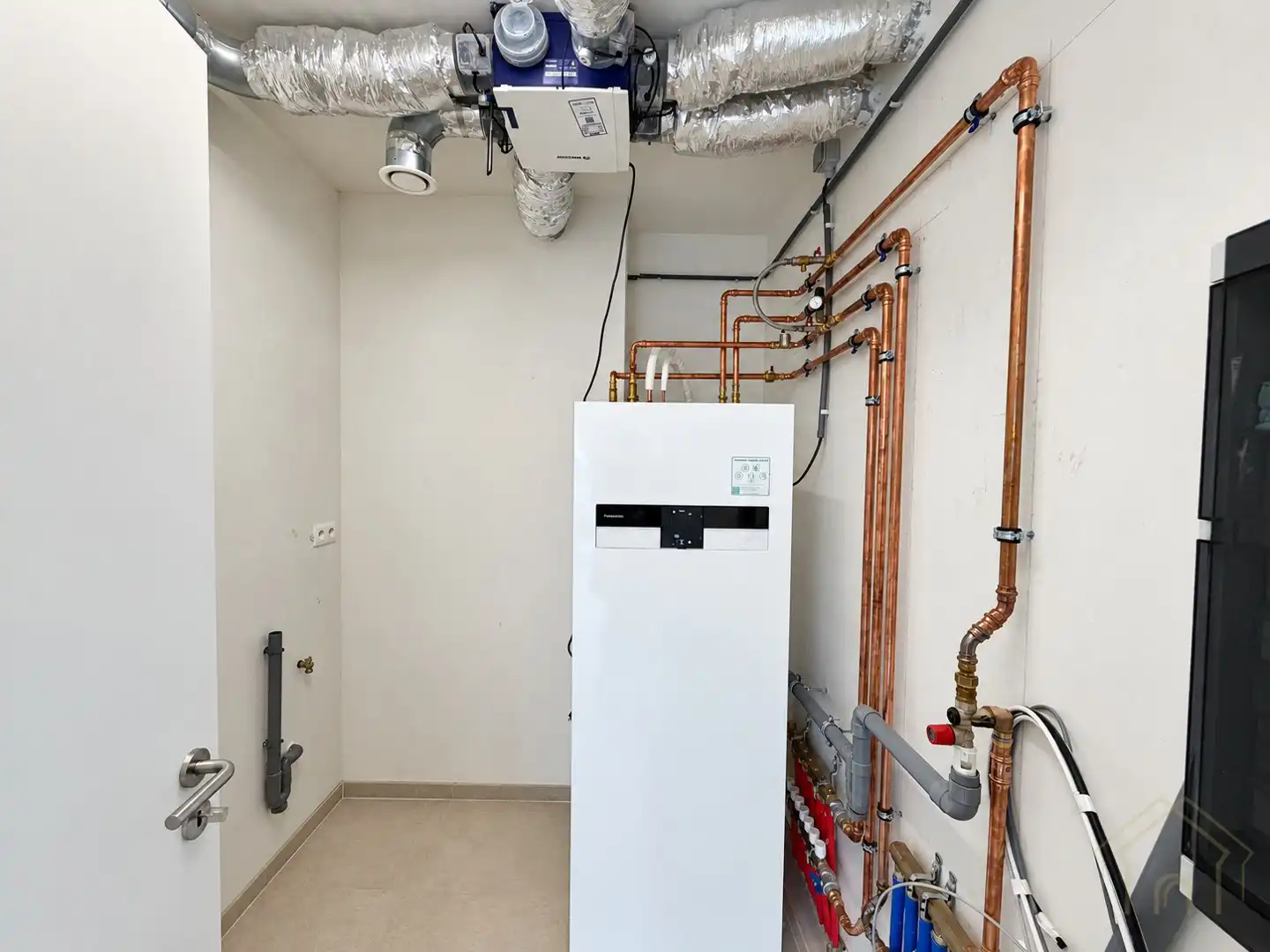 Lichtrijk éénslaapkamerappartement met garage foto 4