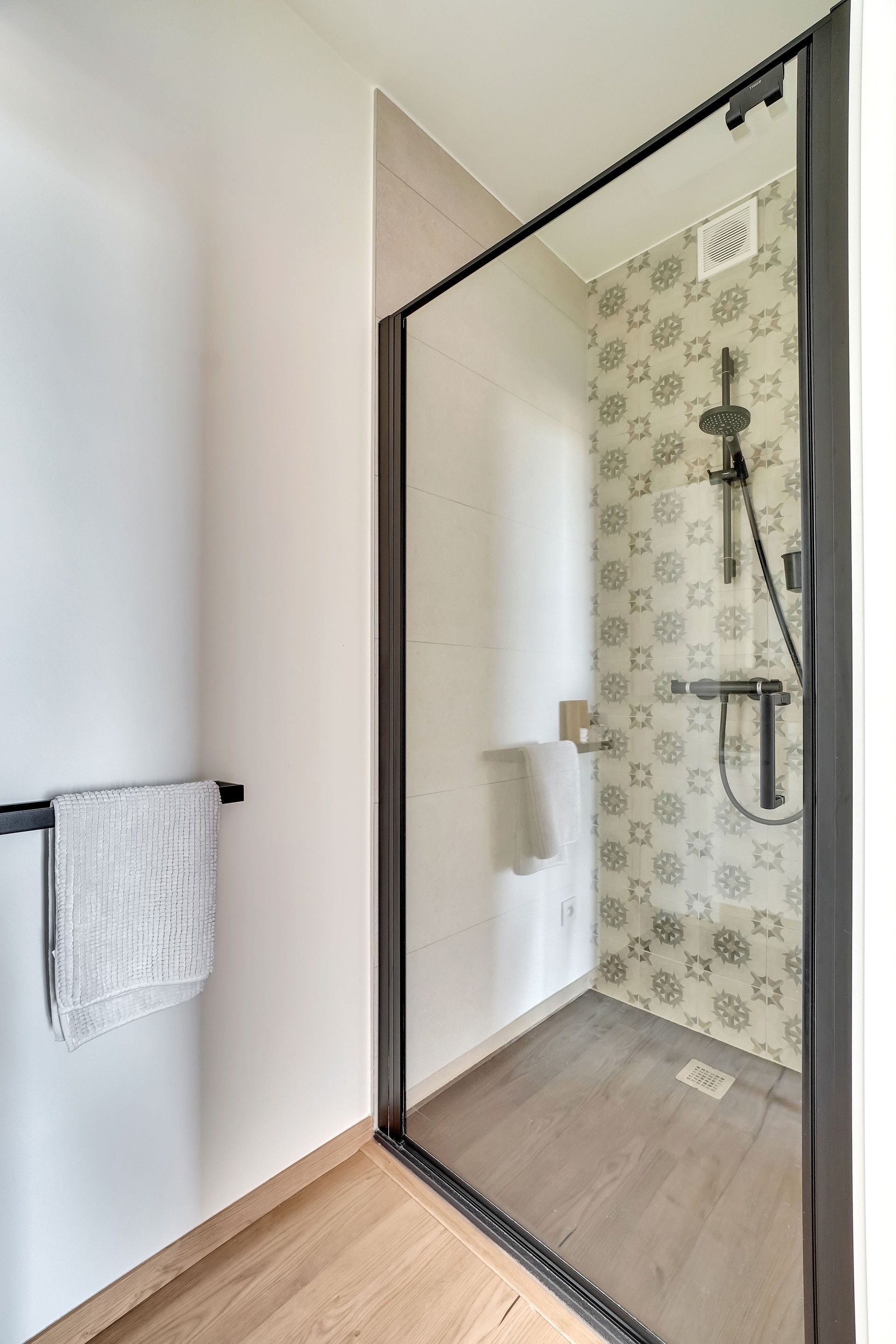 Trendy 2 slaapkamer appartement met prachtig terras en gemeenschappelijke binnentuin in hartje Hasselt. foto 9