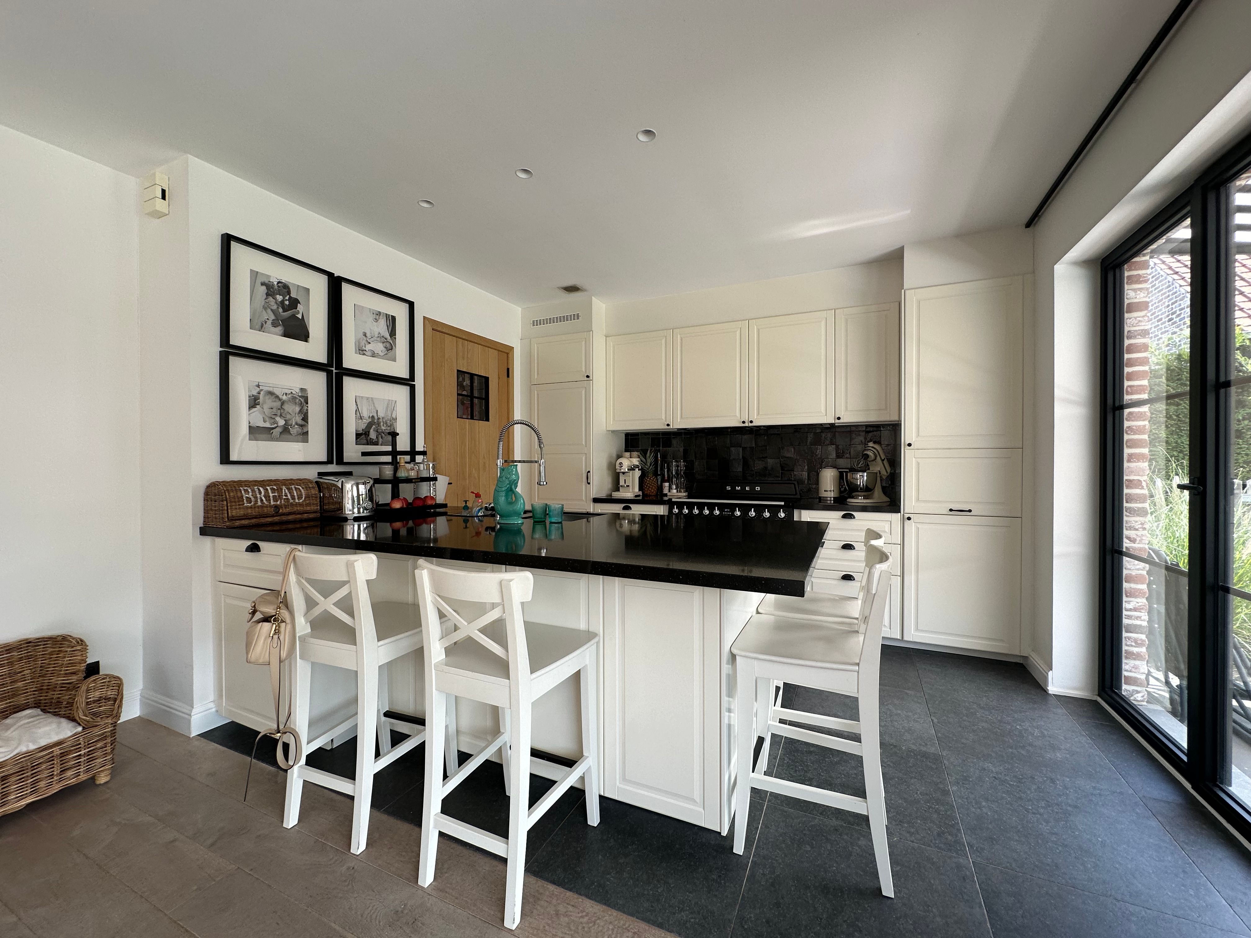 Recente, stijlvolle woning met mooie tuin nabij centrum Merelbeke foto 7