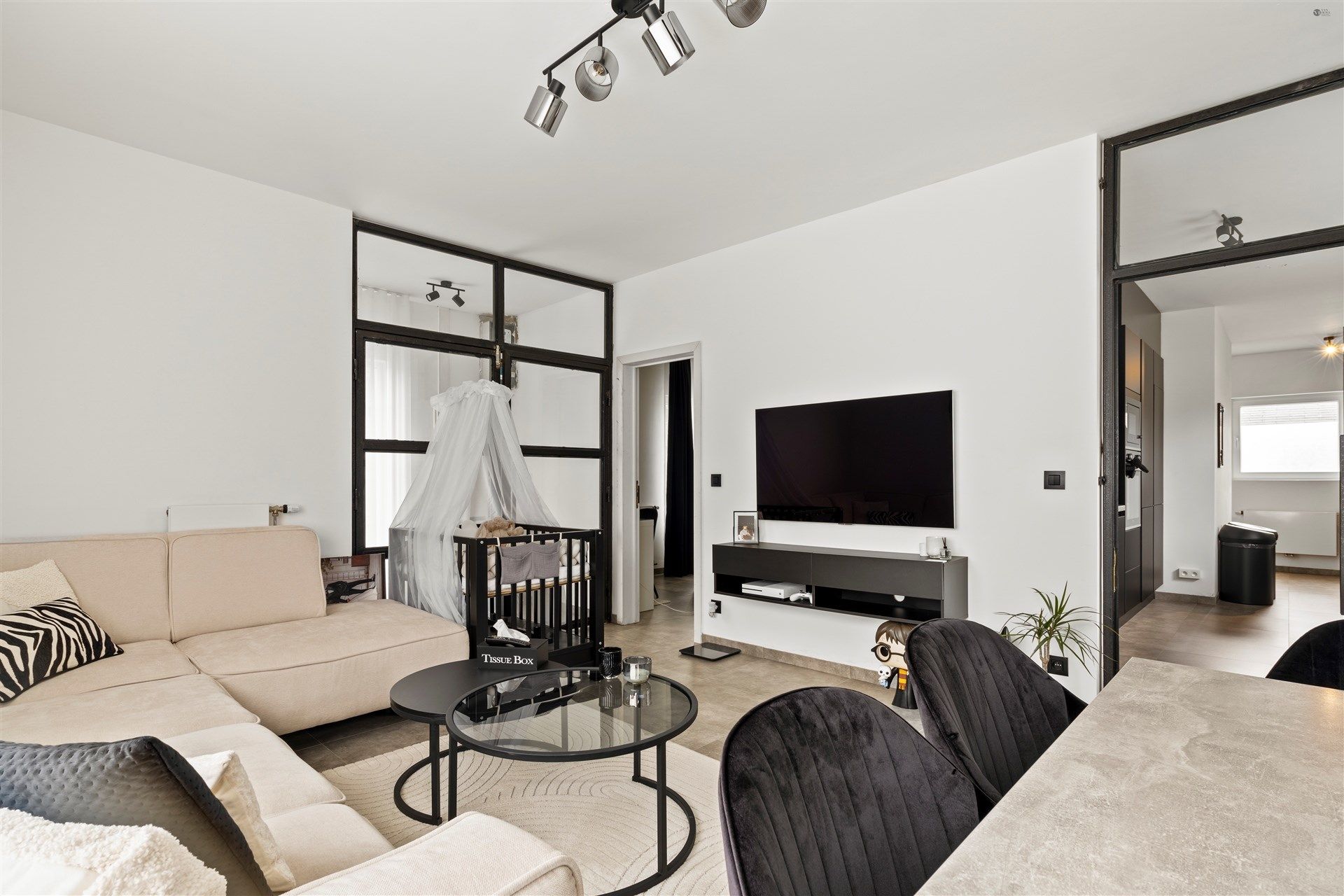Centaal gelegen bungalow op 667m² grond foto 4