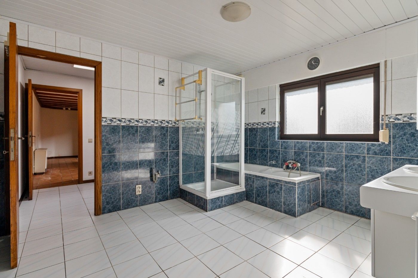 Te renoveren, vrijstaande woning met 2 slpk., oprit en diepe tuin foto 11