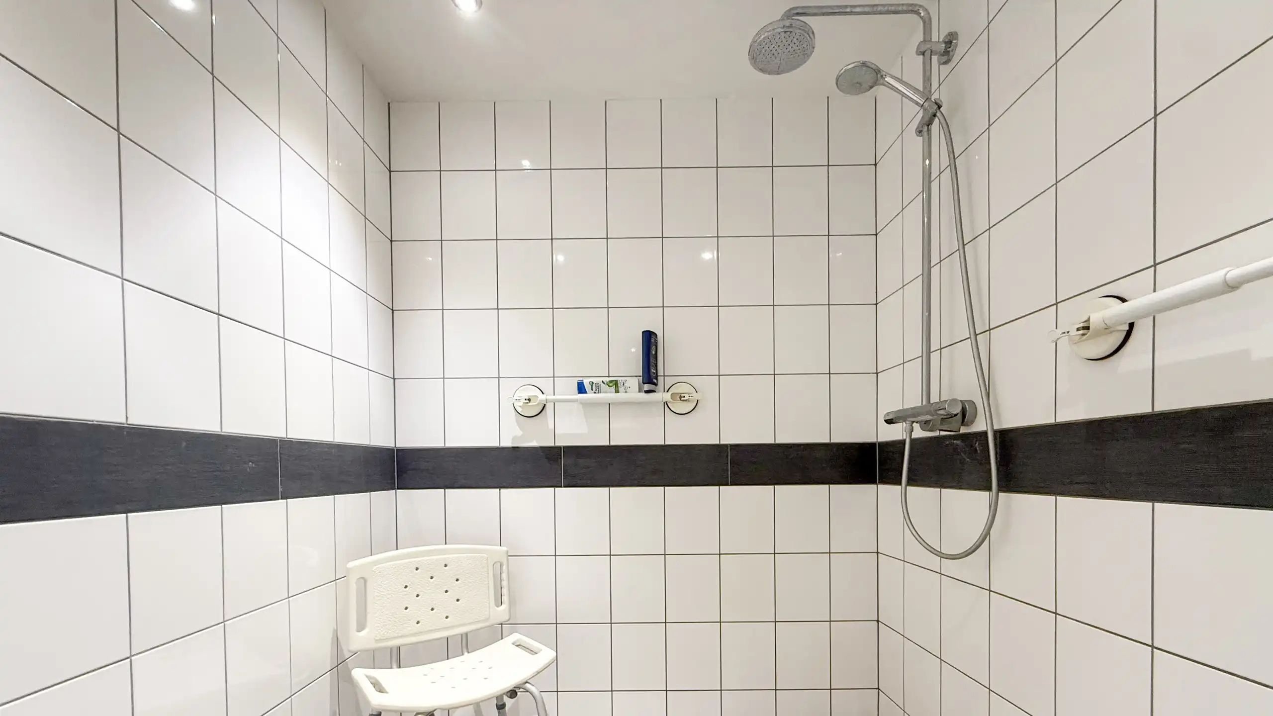 Veelzijdig investeringspand met 10 kamers, lift en kelder! foto 9