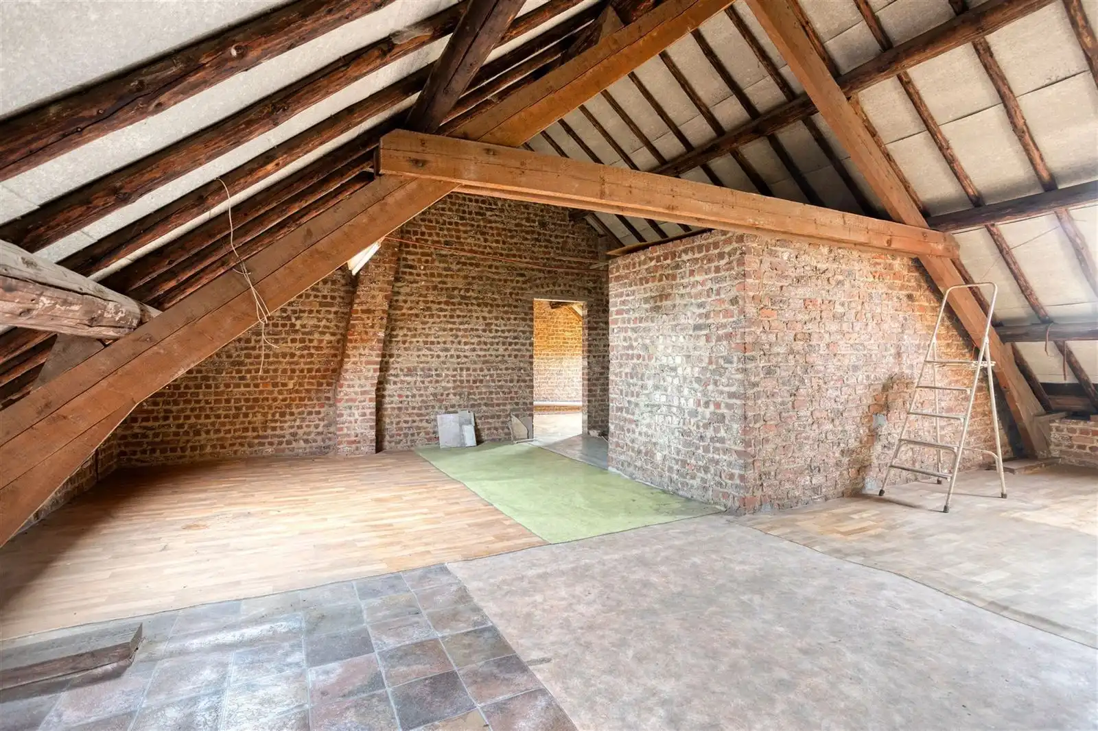 Karaktervolle woning met veel ruimte en potentieel  foto 21