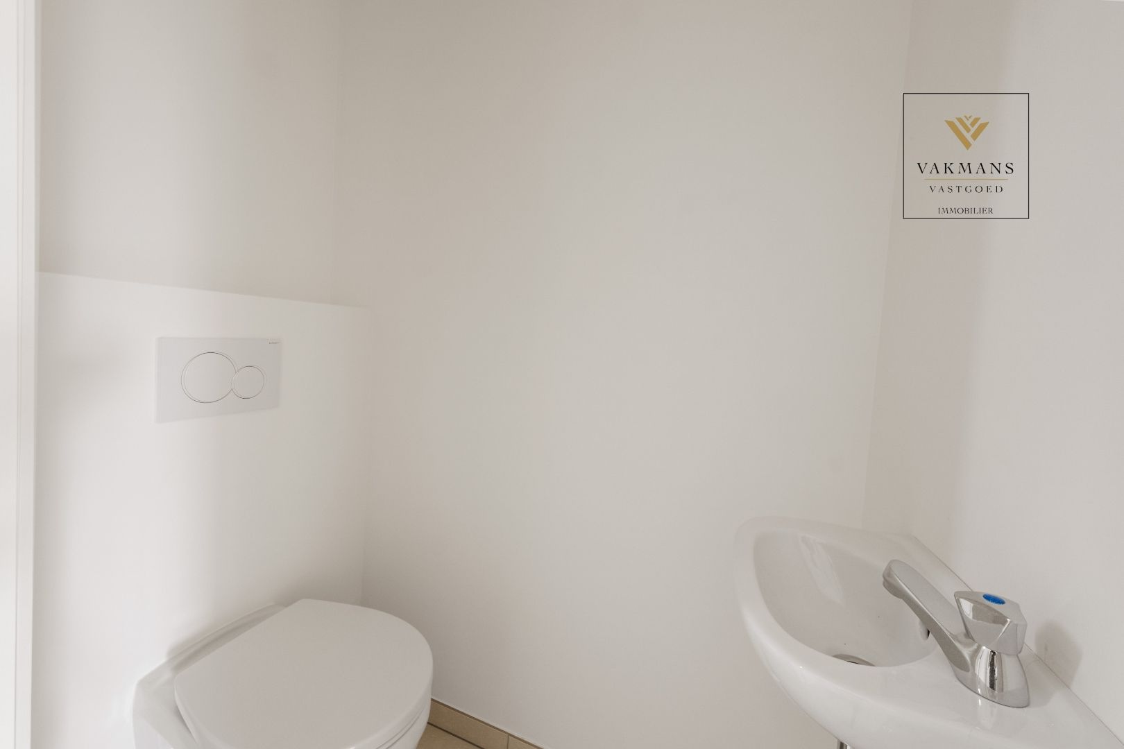 Een landelijke nieuwbouwwoning met zichten op de heuvels foto 7