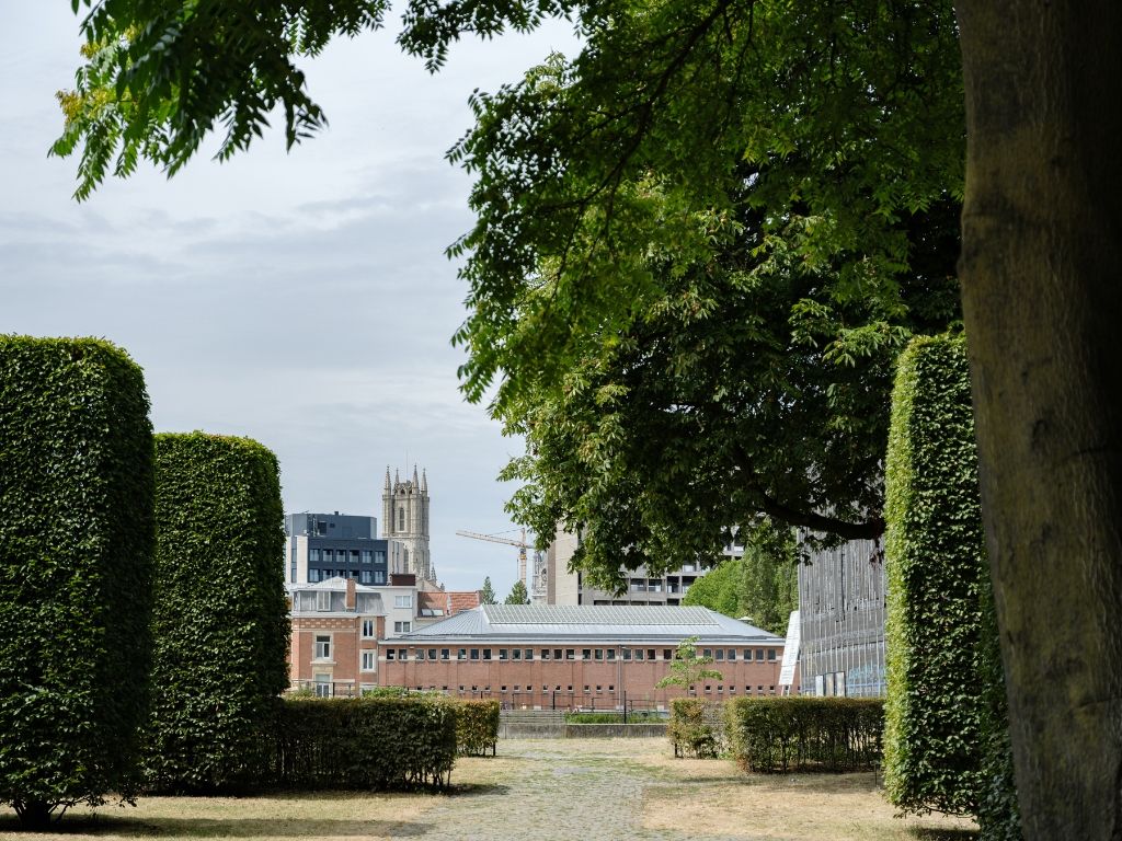 Te renoveren woning (BVO 163 m²) op een absolute toplocatie aan het water foto 4