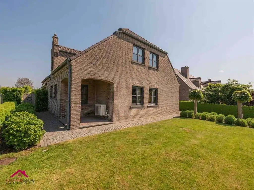 Charmante vrijstaande woning met sfeervol aangelegd terras foto 4