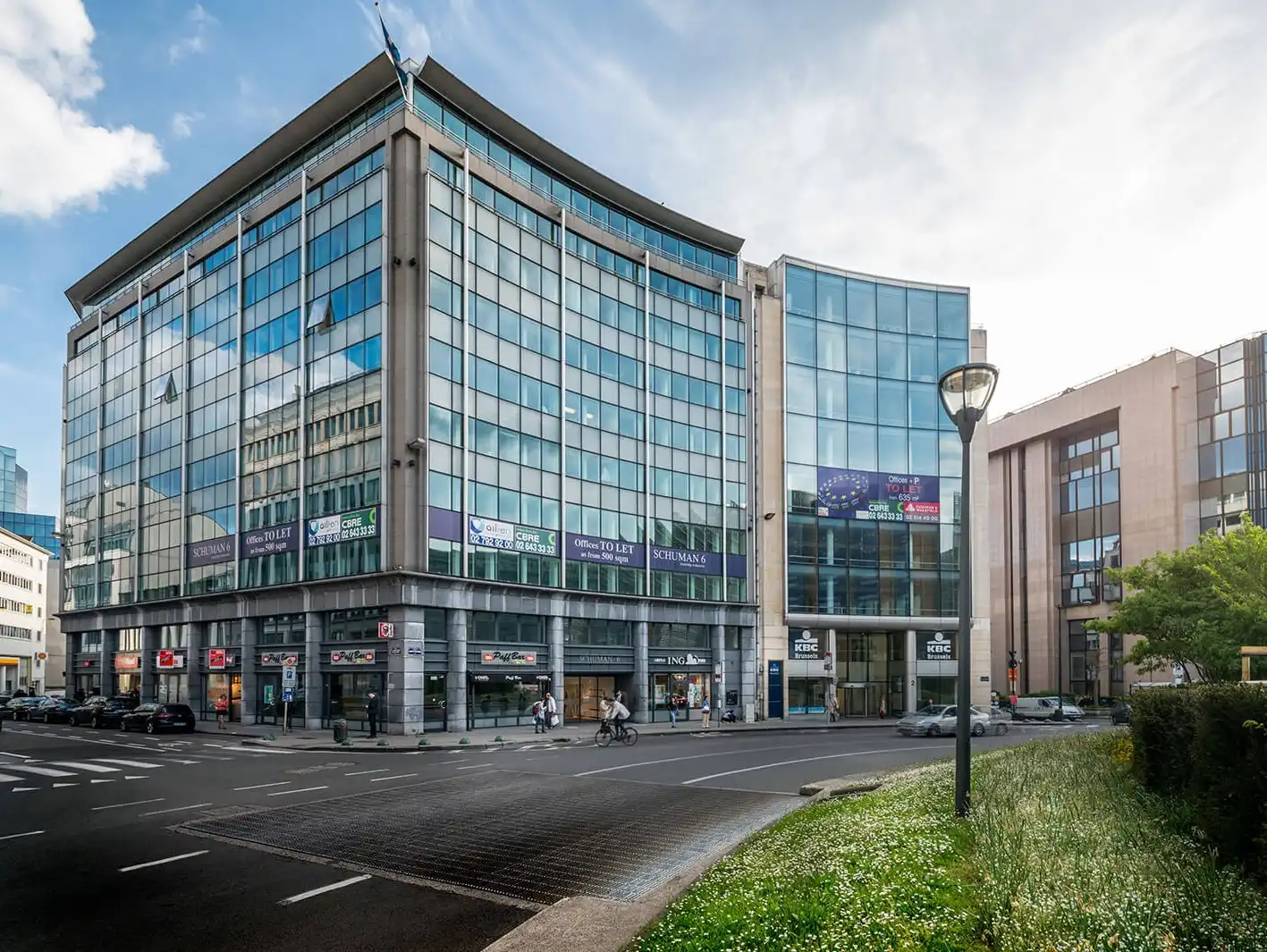 SCHUMAN 6 - 1.077m² te huur foto {{pictureIndex}}