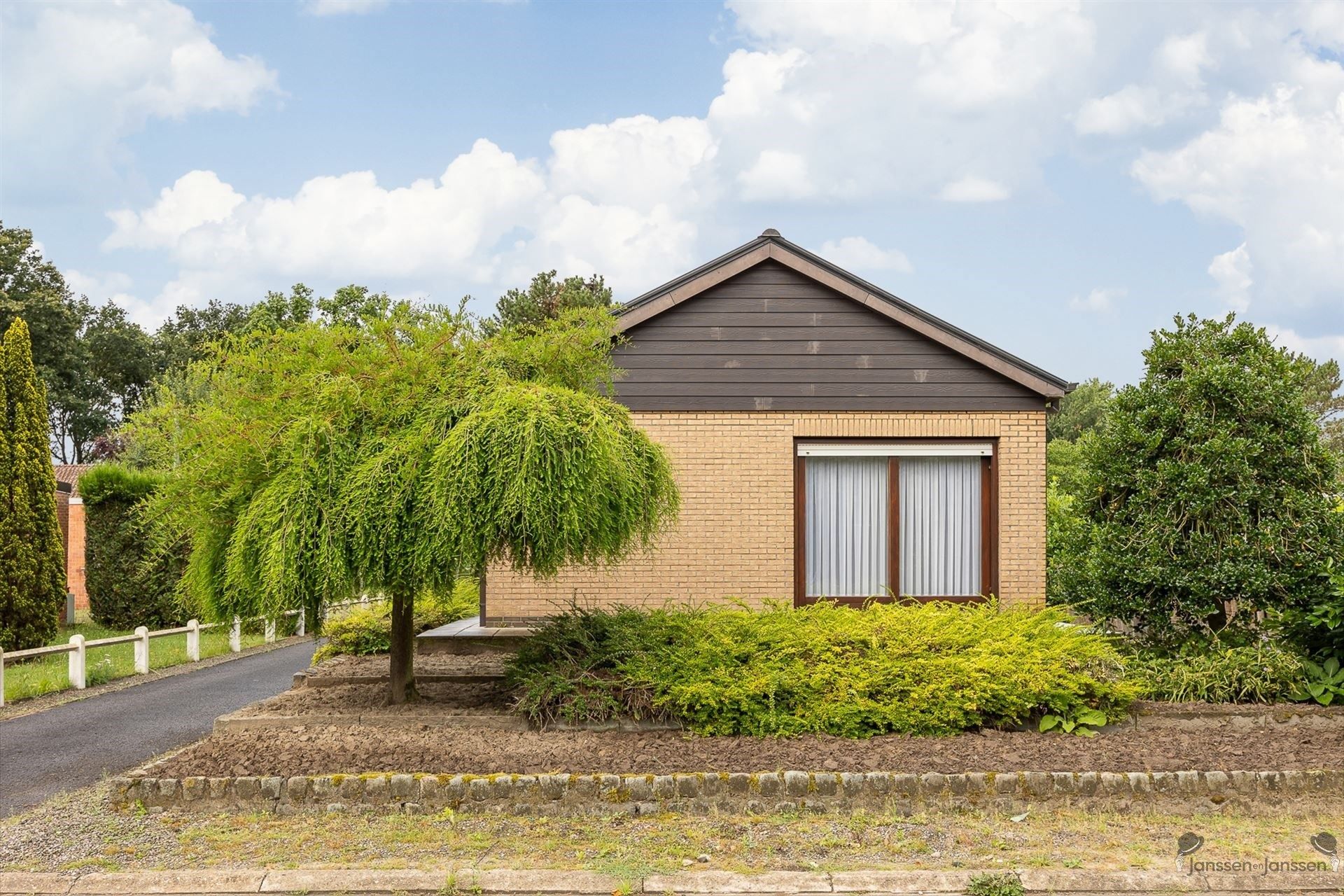 Charmante woning met 2 slaapkamers, garage te Rotselaar. foto 2