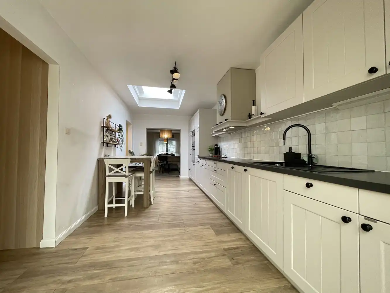 Verrassend ruime en volledig gerenoveerde woning met 3 slaapkamers en tuin foto 5