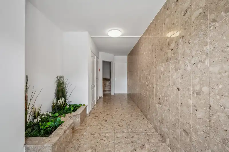 Ruim appartement op de 2 de verdieping foto 3